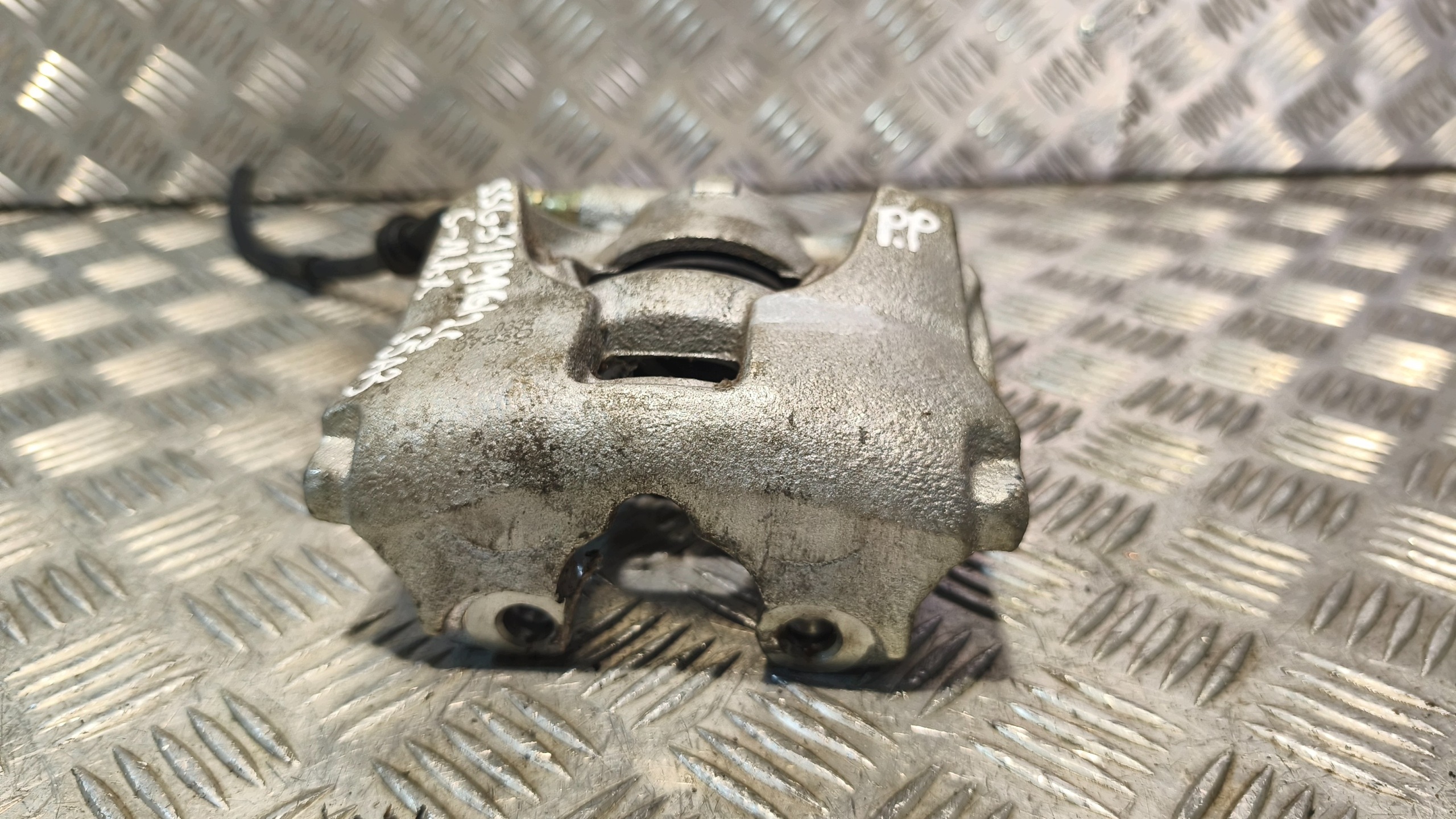 třmen brzdový pravý předek FORD S-MAX 2011r