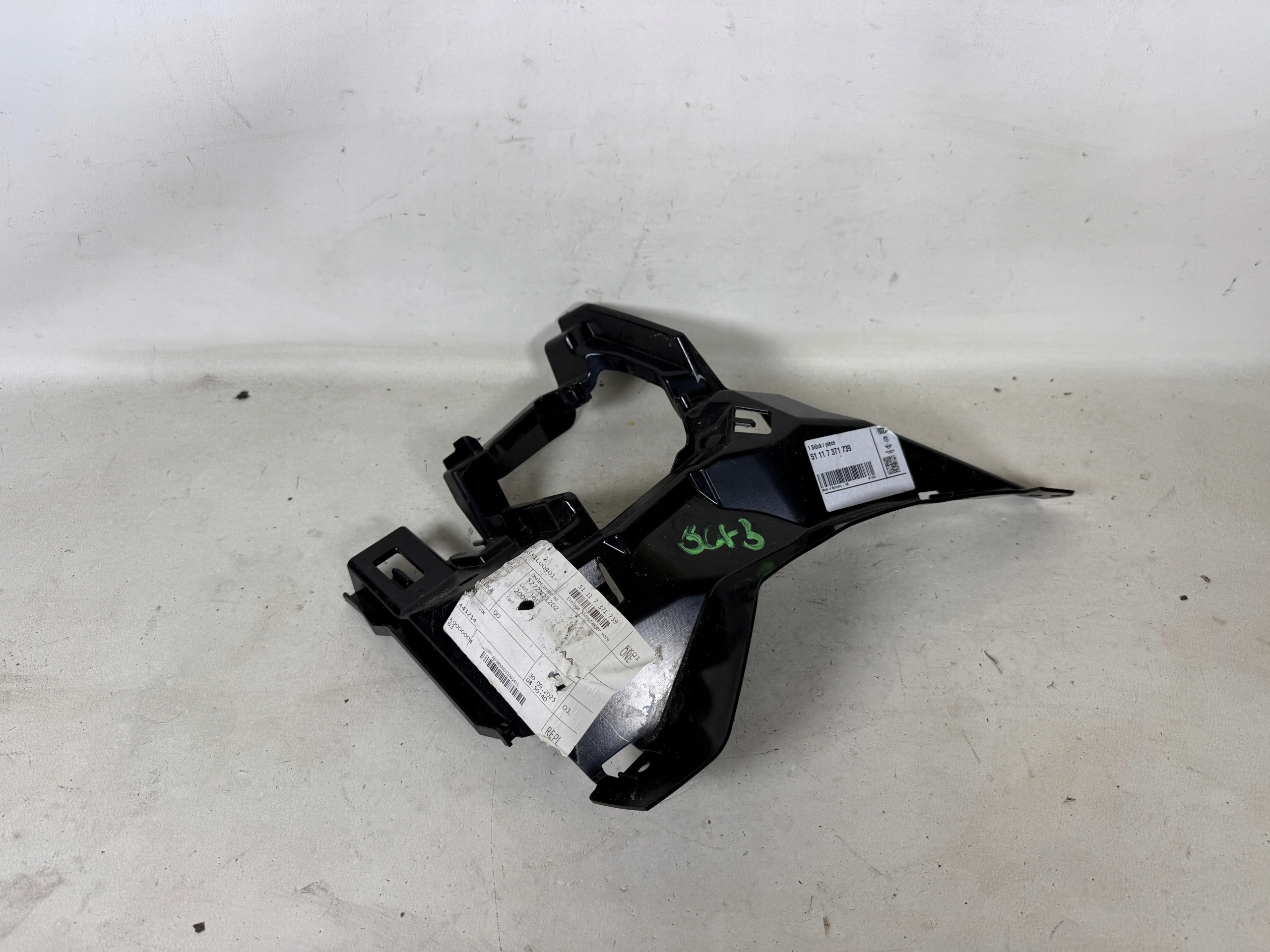 BMW 1 F20 F21 bumper bracket holder front 7371739