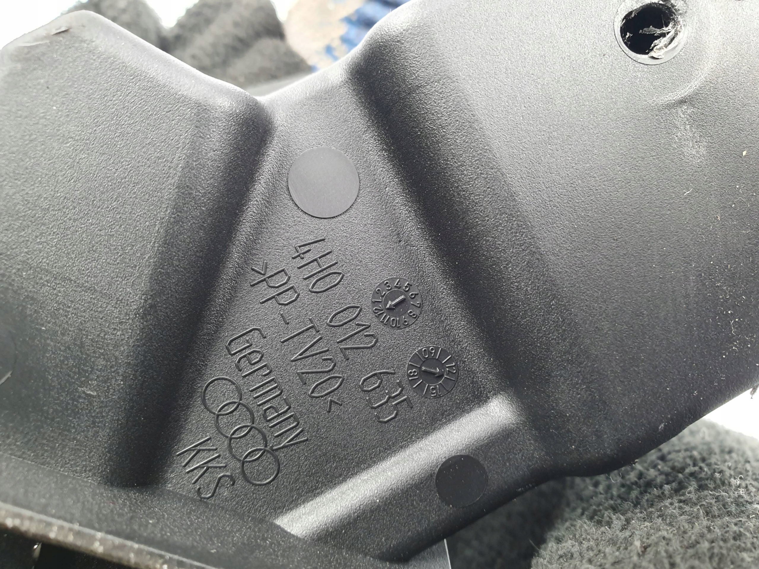 Домкрат подъемник болт AUDI A8 L D4