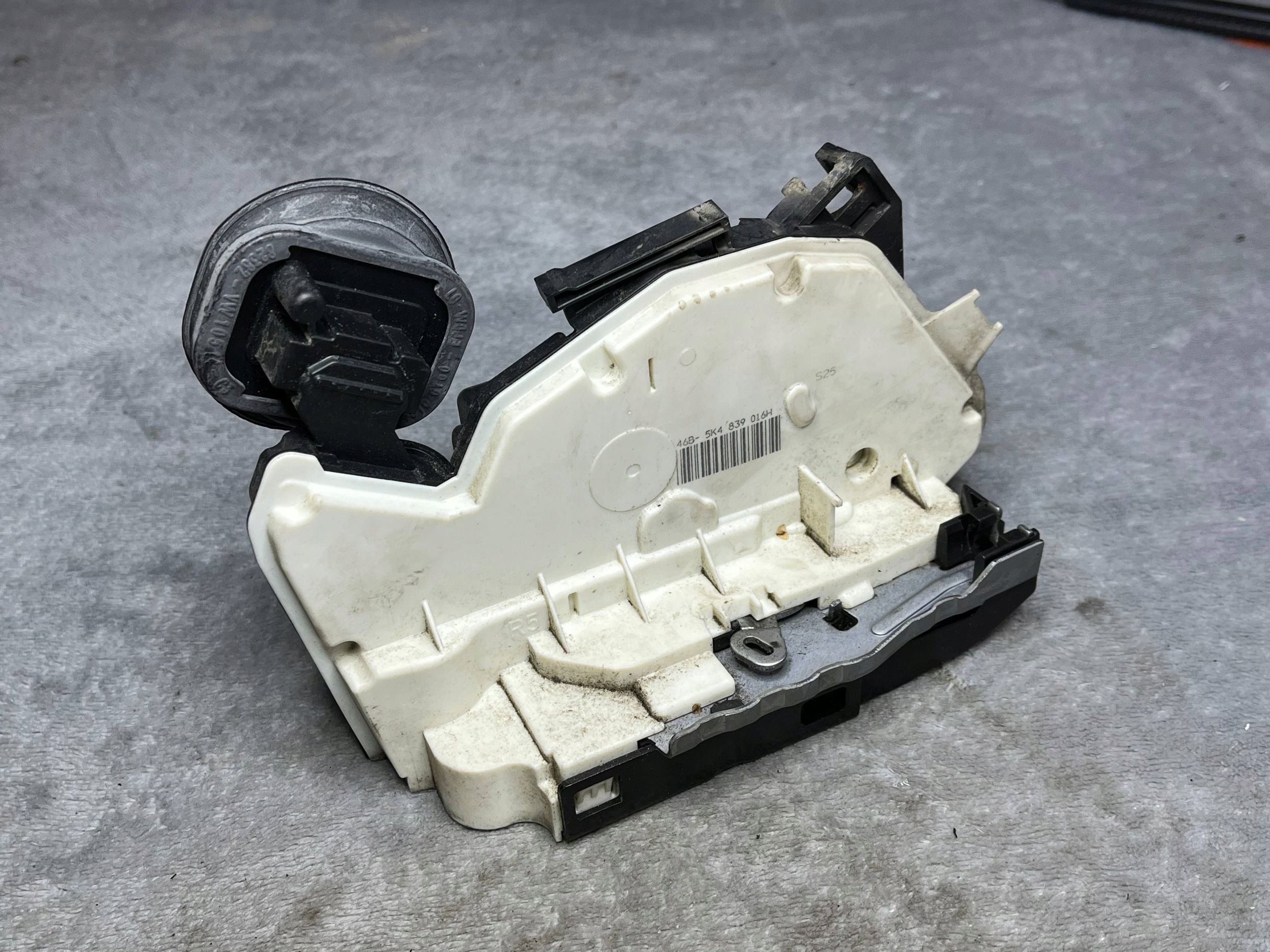5K4839016H, lock door right rear part VW !J