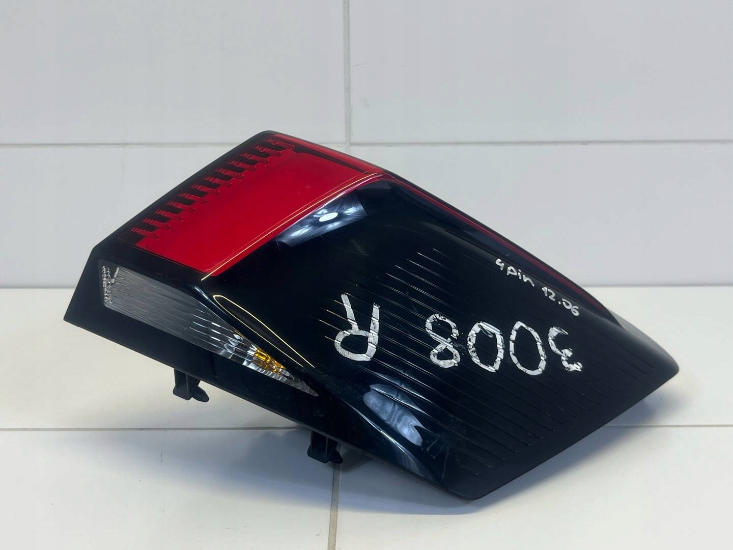 light rear right side Peugeot 3008 2 2019 9810477080