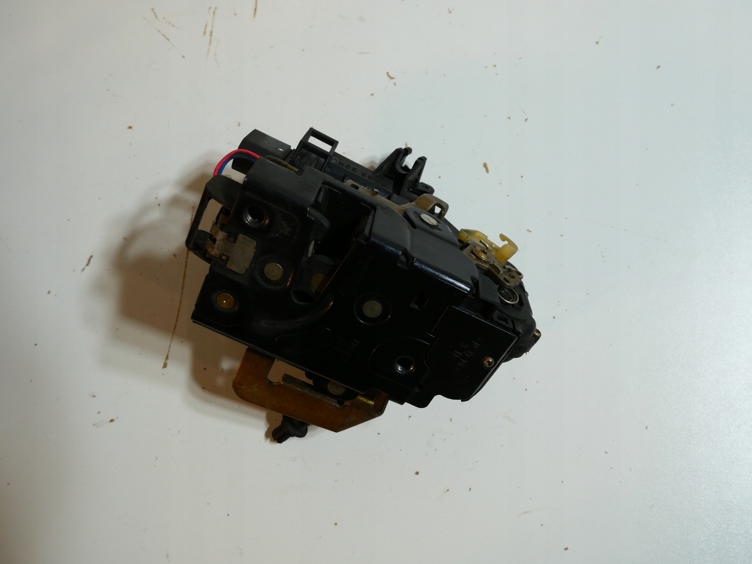 lock door SKODA VW SEAT 4B1837016B