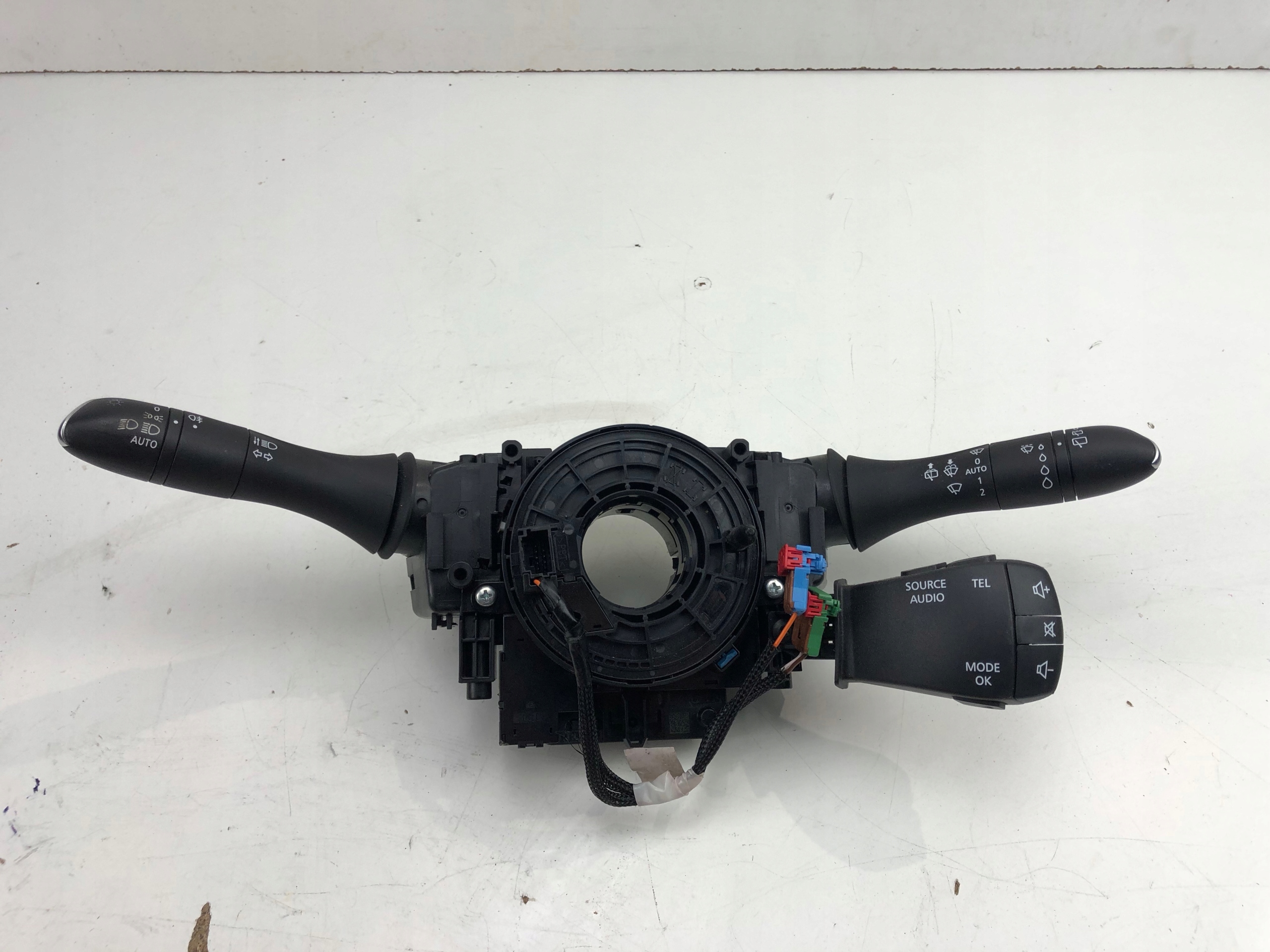 255545857 - RENAULT MEGANE IV ПЕРЕКЛЮЧАТЕЛИ КОМБИНИРОВАННЫЙ ПЕРЕКЛЮЧАТЕЛЬ