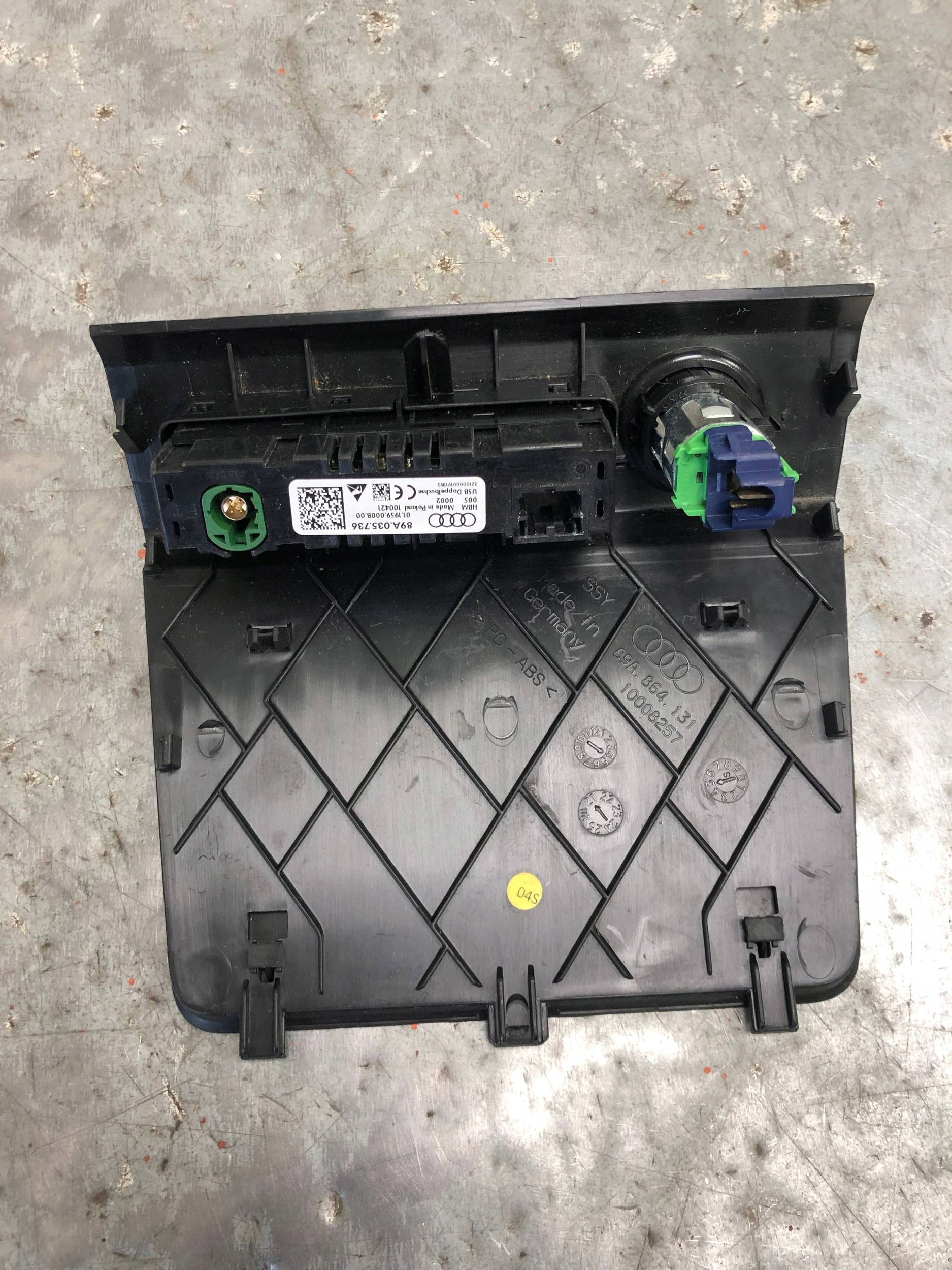 adapter USB-C ZAPALNICZKI AUDI Q4 E-TRON 89A035736 89A864131