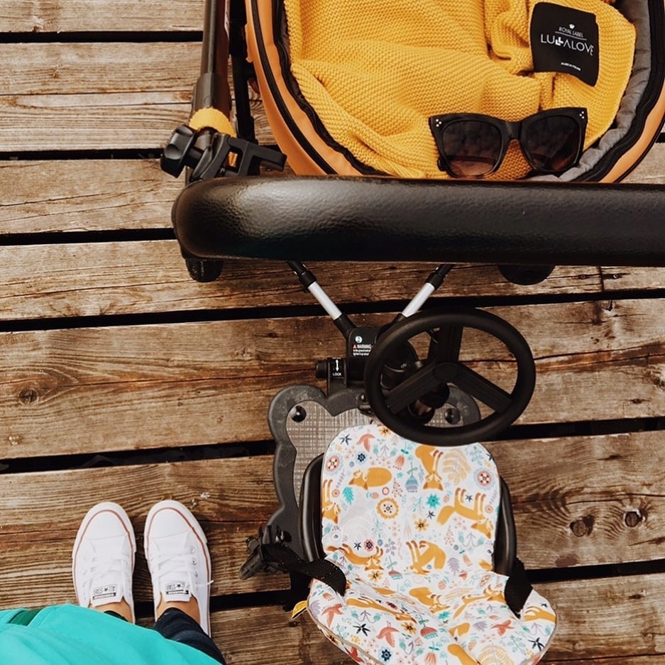 DOSTAWKA COZY 4 RIDER + PODUSIA TRÓJKĄTY KOLOROWE Marka Englacha