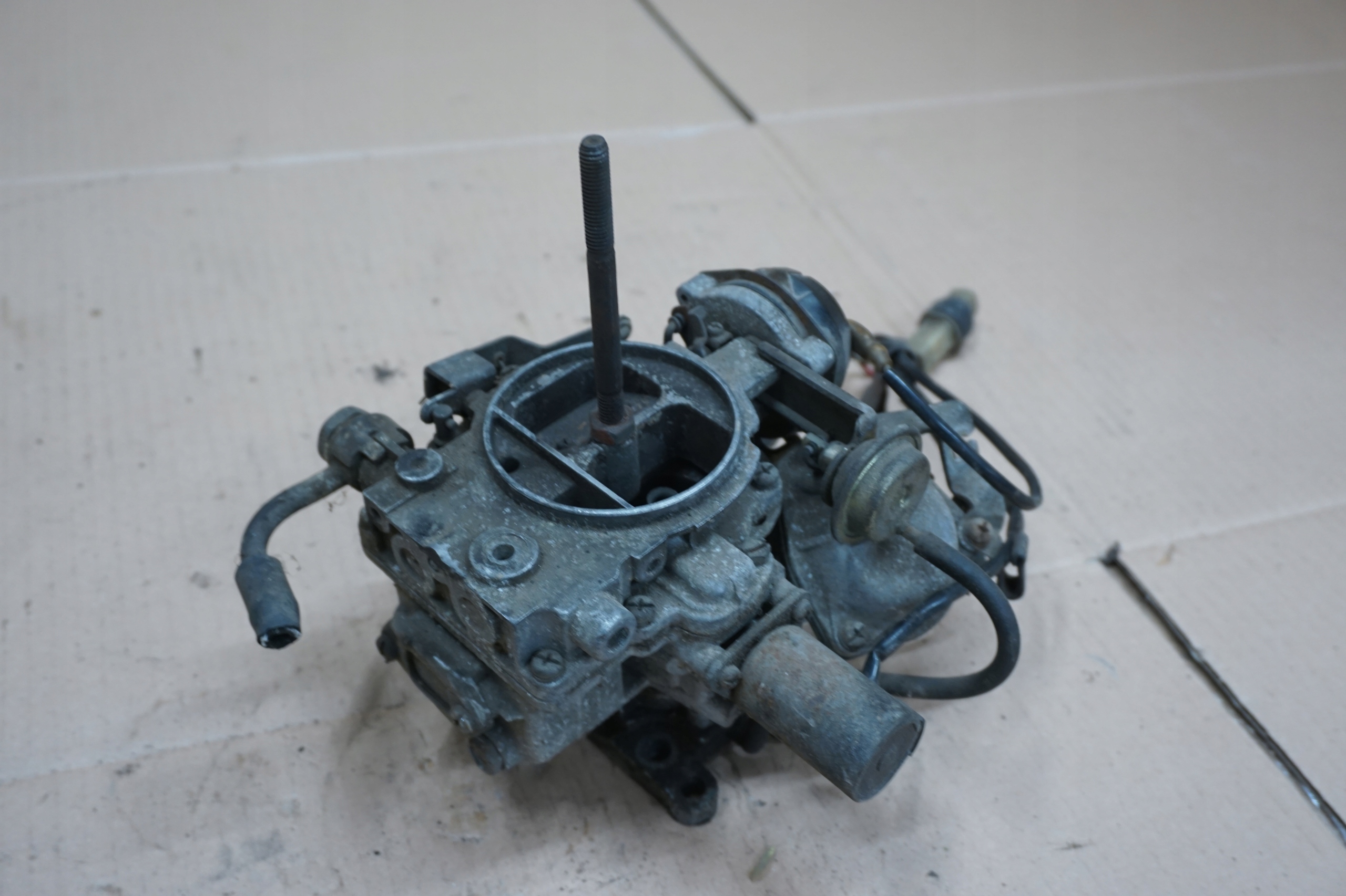 Isuzu TROOPER карбюратор 2.6 b 83-91r