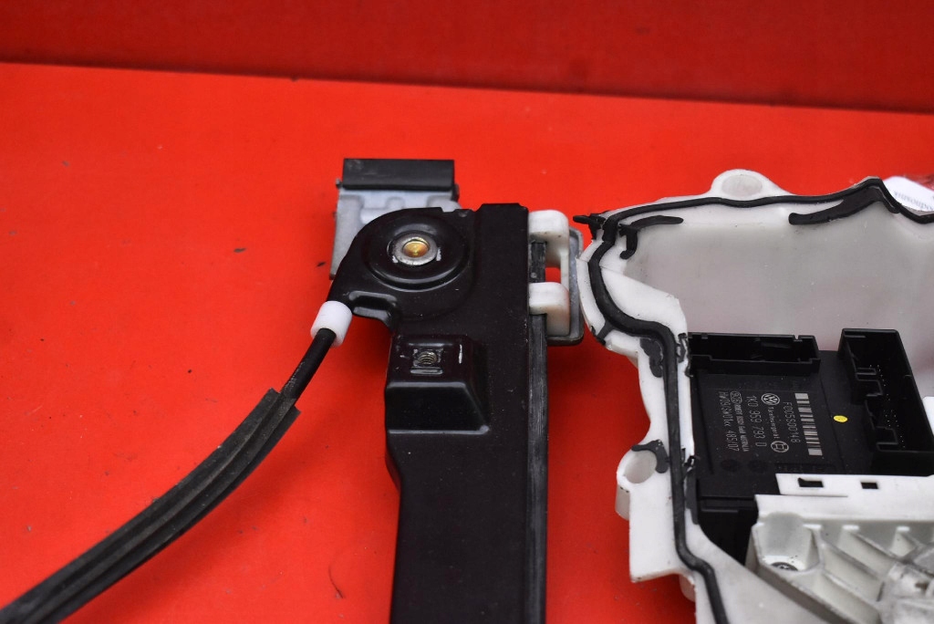 window regulator left front EU 5P0837401A SEAT ALTEA 04-09