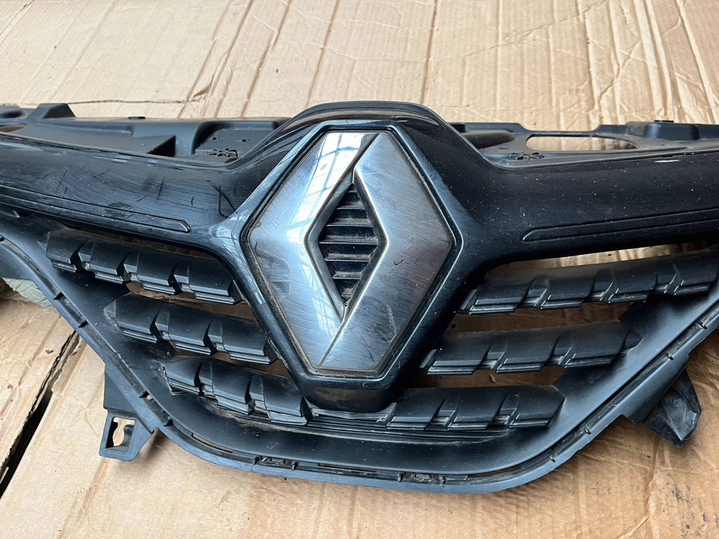 grill front RENAULT CLIO V 622567196R @M
