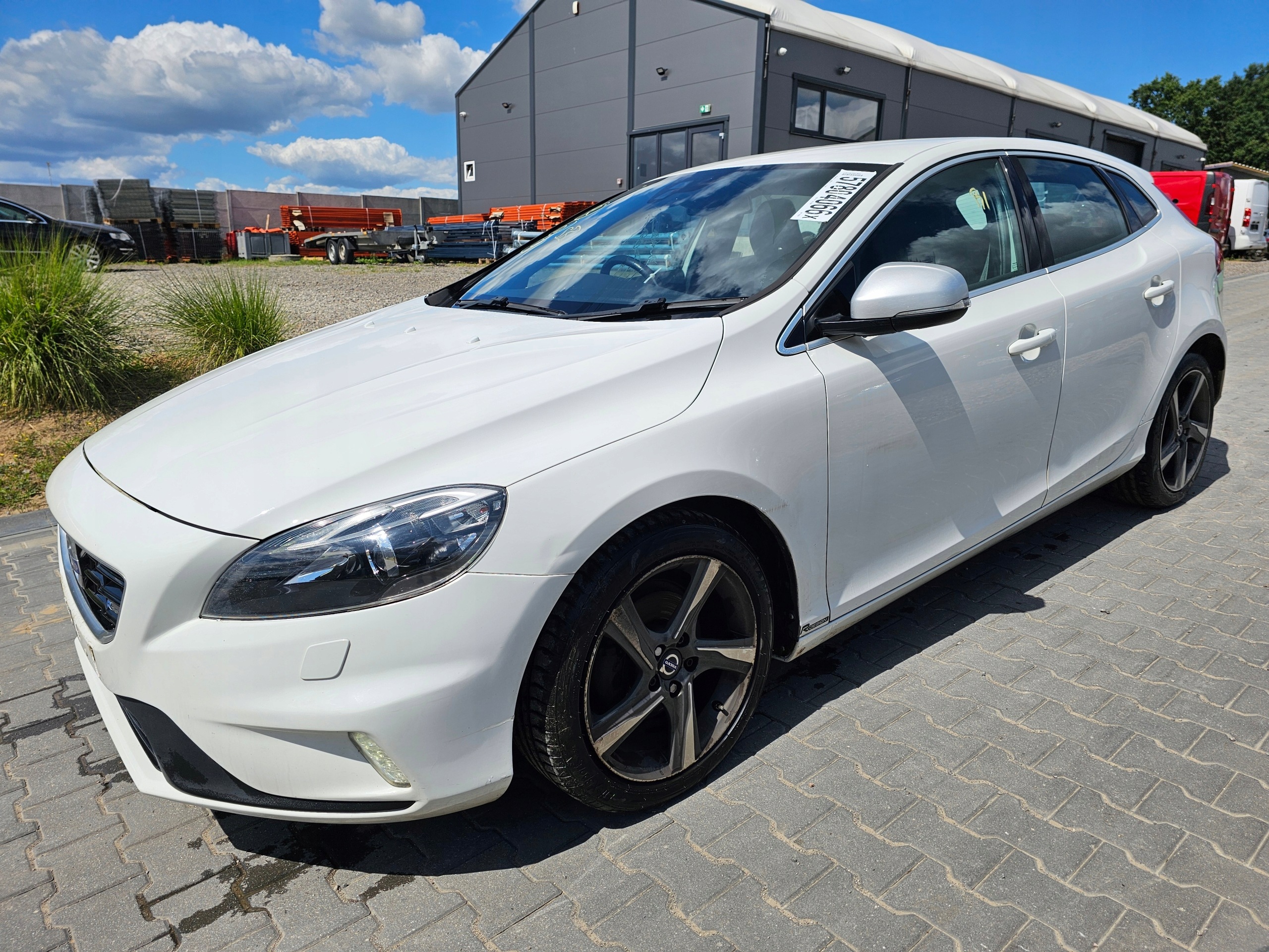 Volvo V40 door left front complete colour 61400
