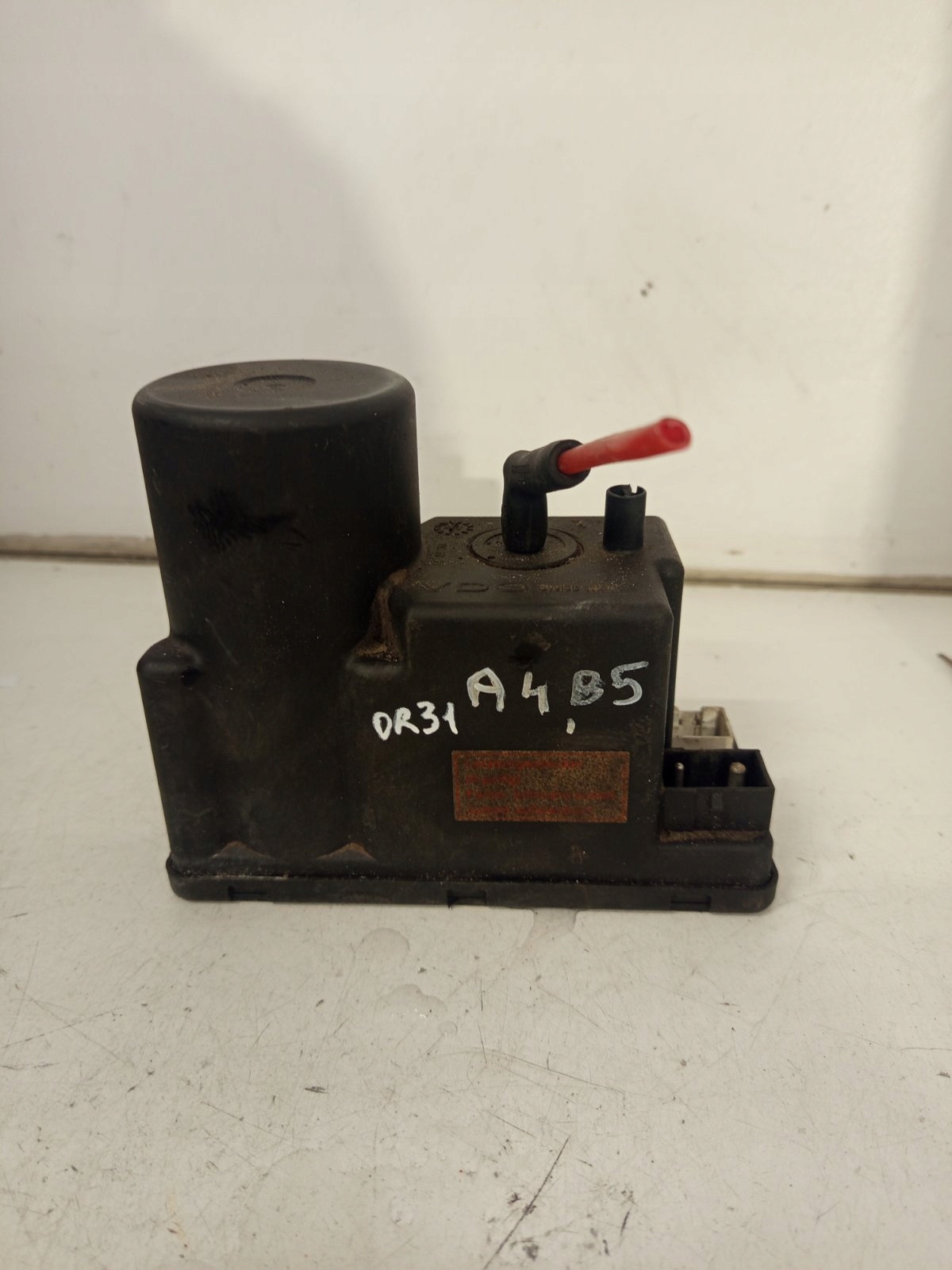 AUDI A4 B5 CENTRALNY ZAMEK POMPKA