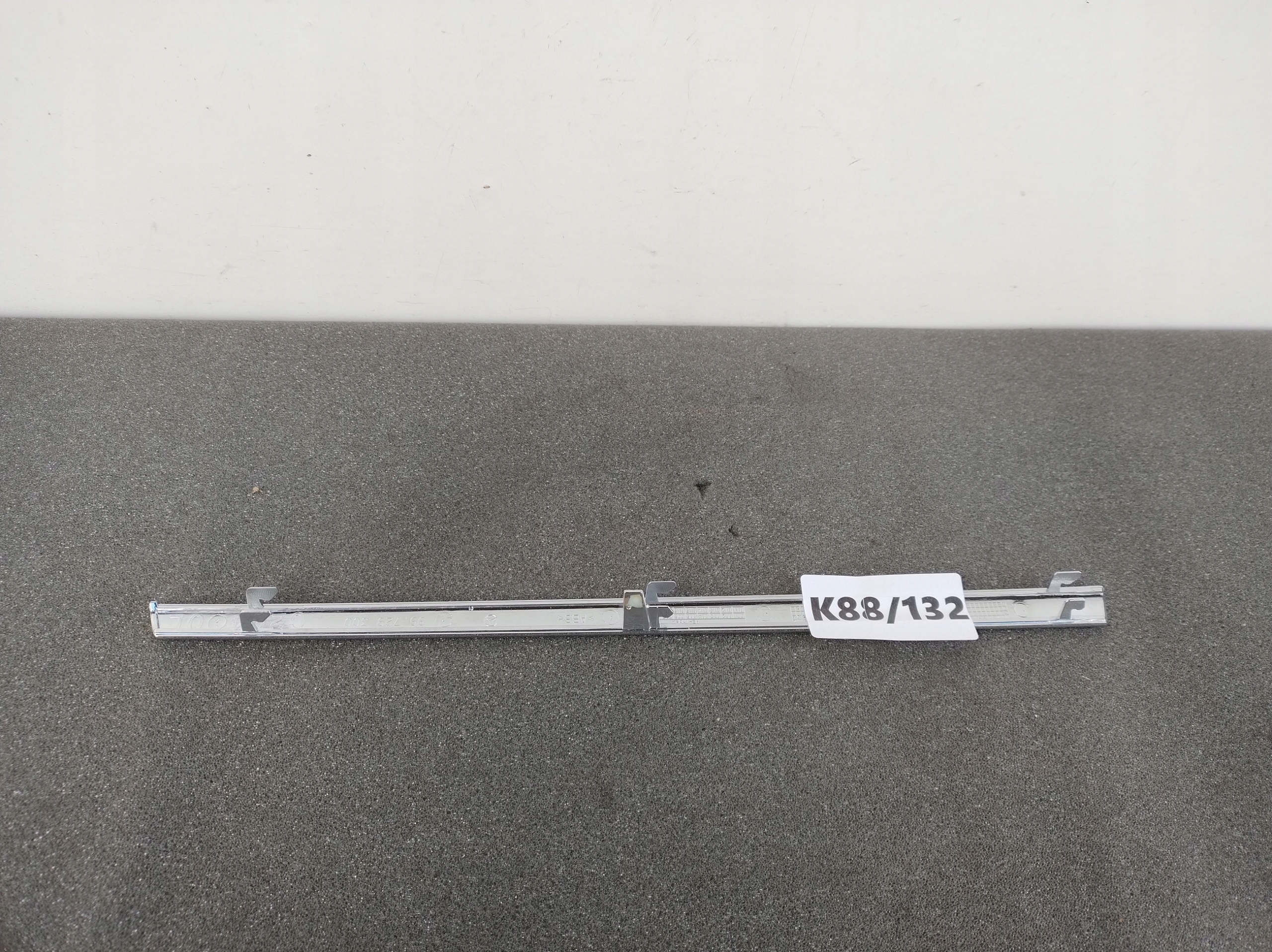 levá lišta nárazníku masky předek MERCEDES W204