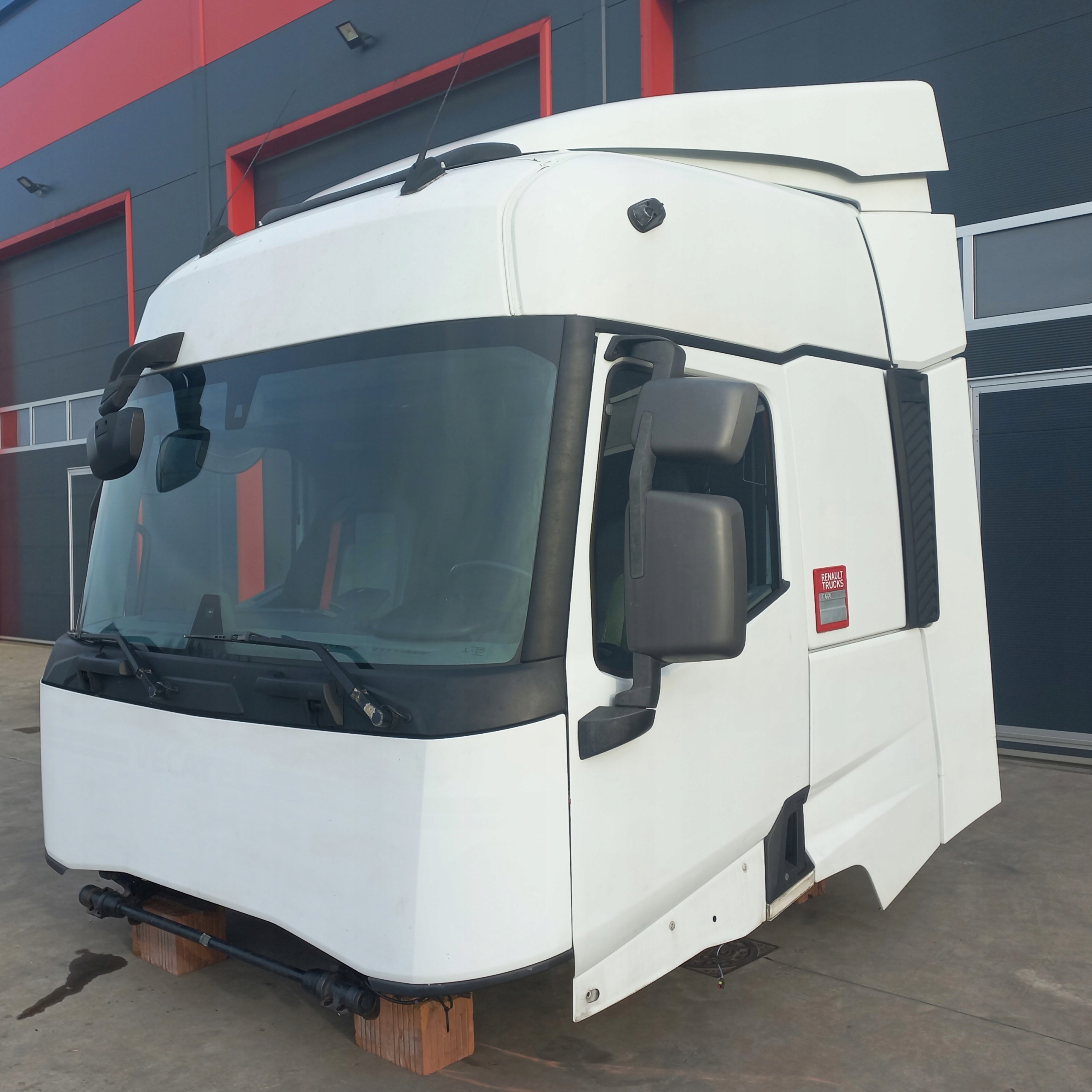 KOMPLETNA KABINA RENAULT GAMA T RANGE C K MASKA + SPOJLERY + WYWROT KABINY