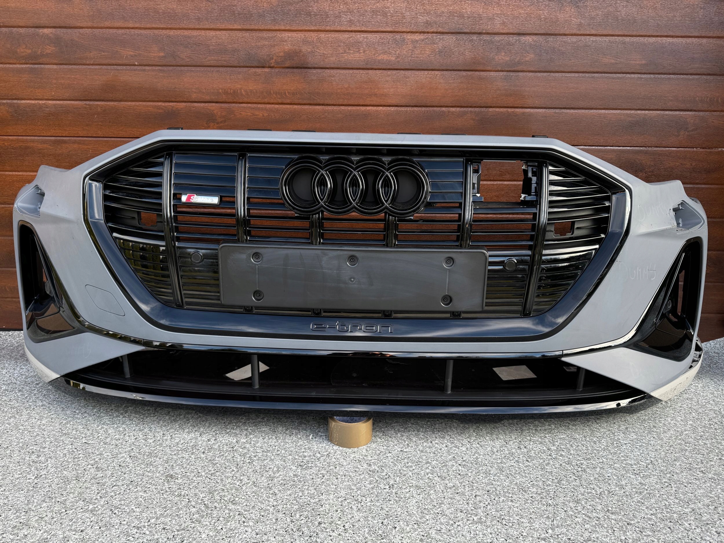 AUDI E-TRON 4KE ZDERZAK PRZÓD ORYGINALNY KOMPLETNY Numer katalogowy części 4KE807.061.C E TRON