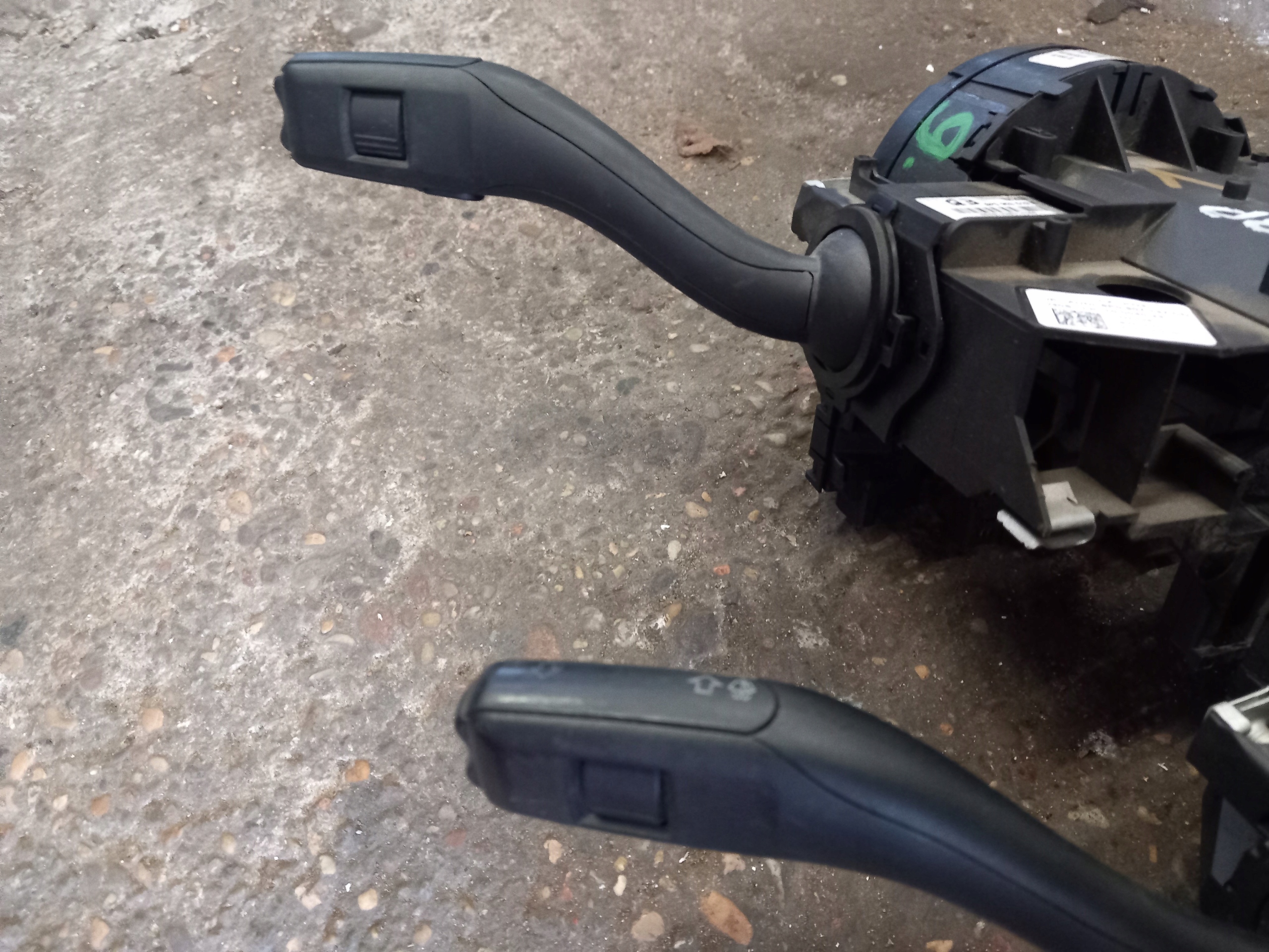 AUDI A3 8P steering wheel levers and controls ring 8P0907137CD