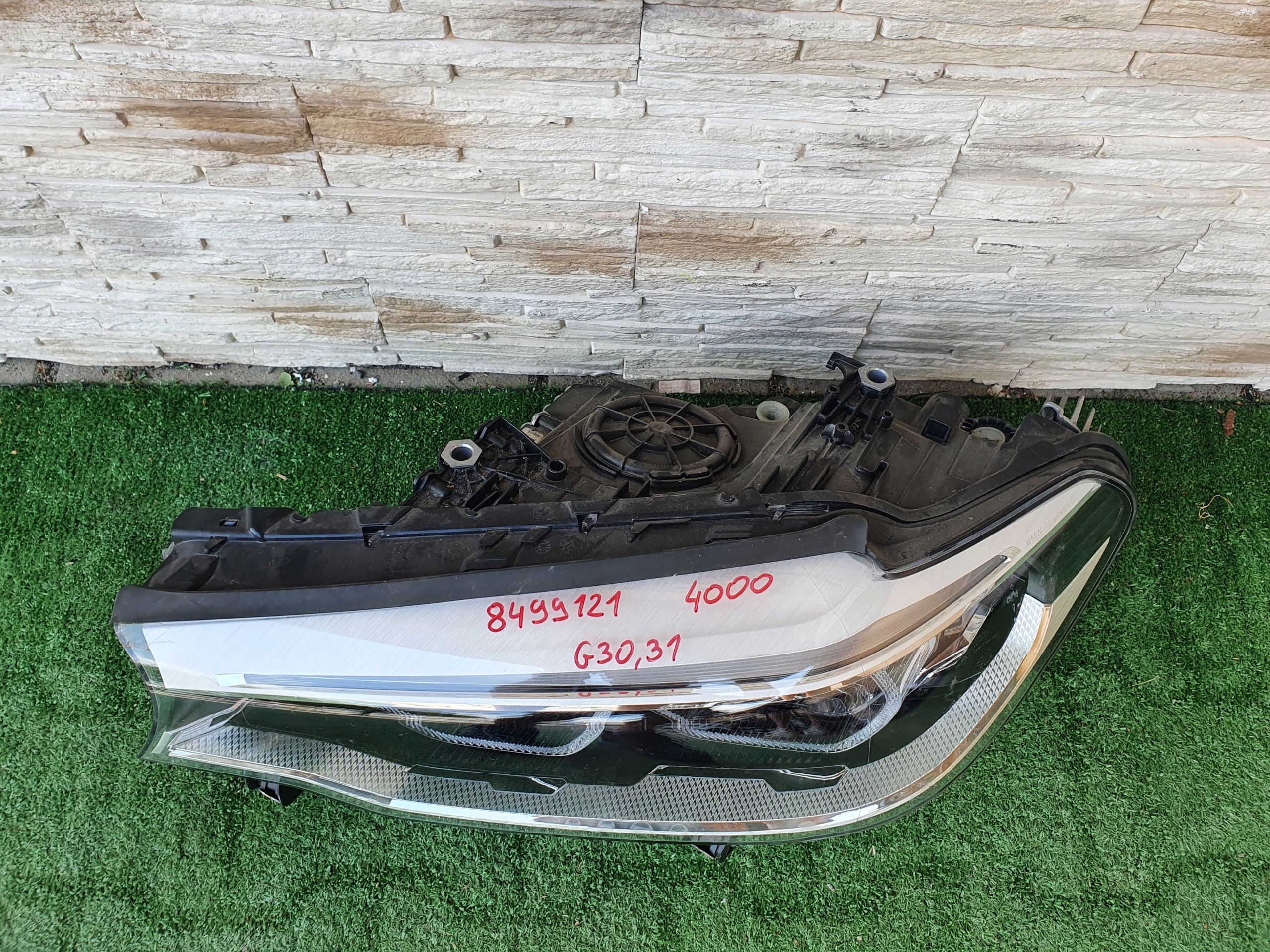 LAMPA LED ADAPTIVE BMW 5 G30 G31 8499121 Strona zabudowy lewa
