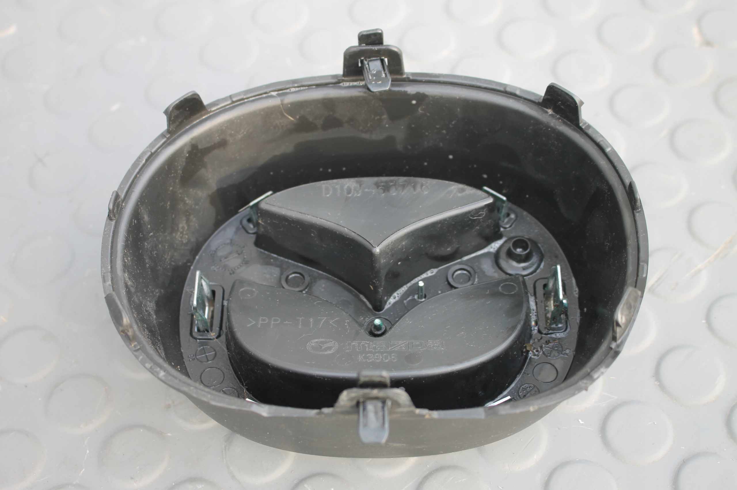 ZNACZEK EMBLEMAT LOGO PRZÓD MAZDA CX-3 14-21 Marka Mazda