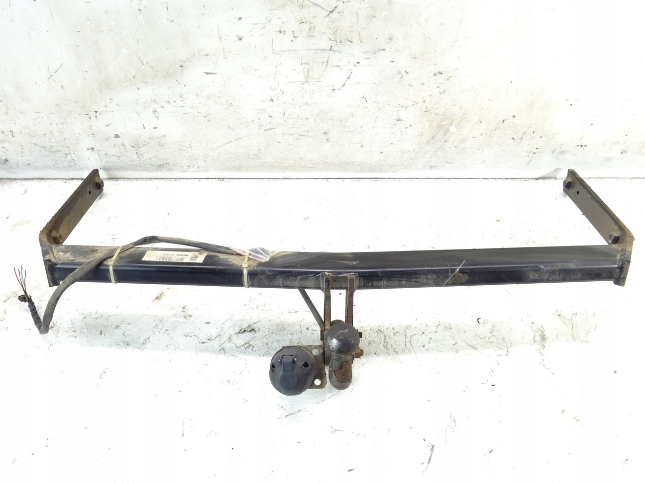 Фаркоп VW PASSAT B6 05-09