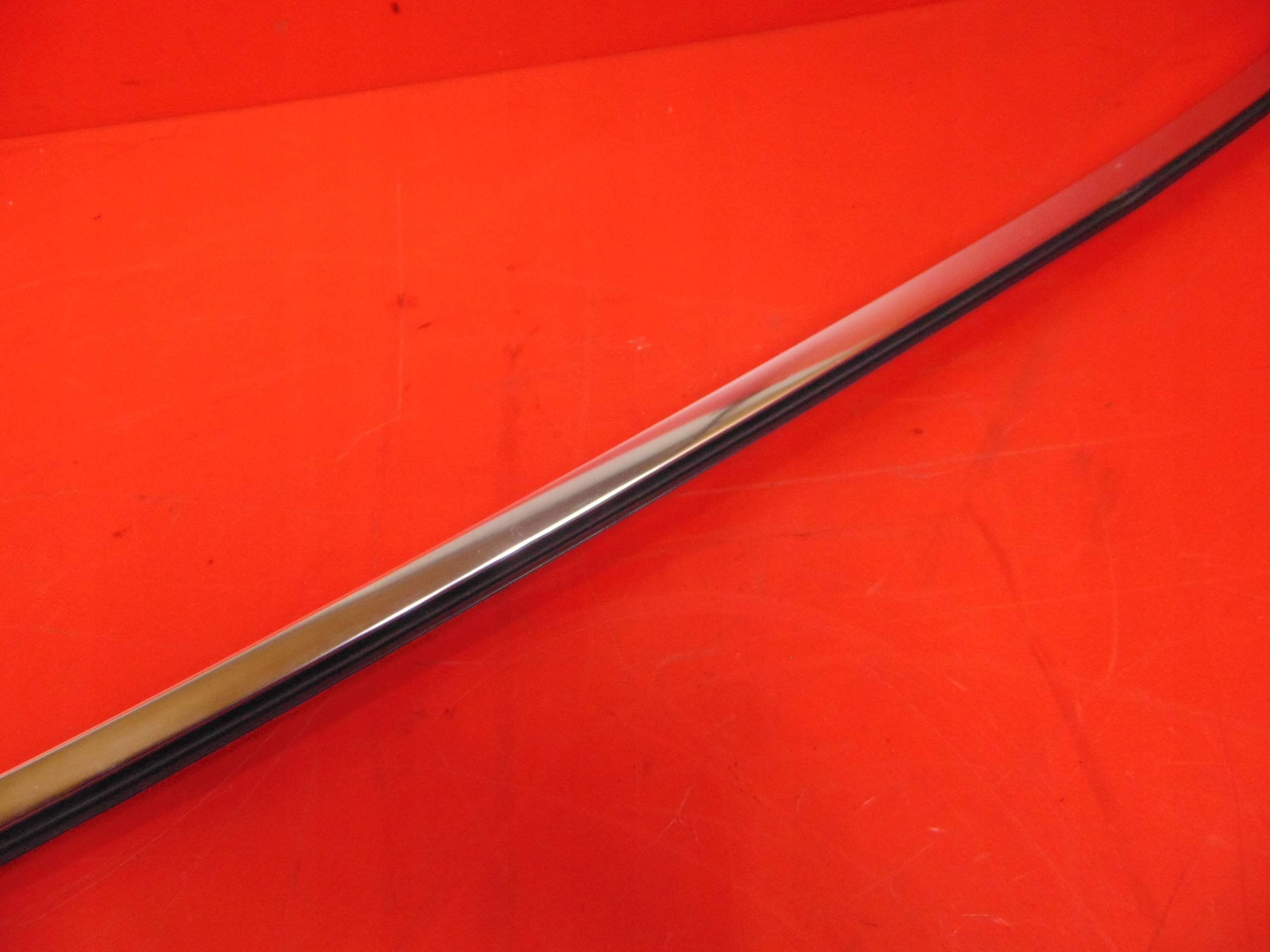 MERCEDES R-KLASA W251 KROTKI moulding CHROM door left front front upper