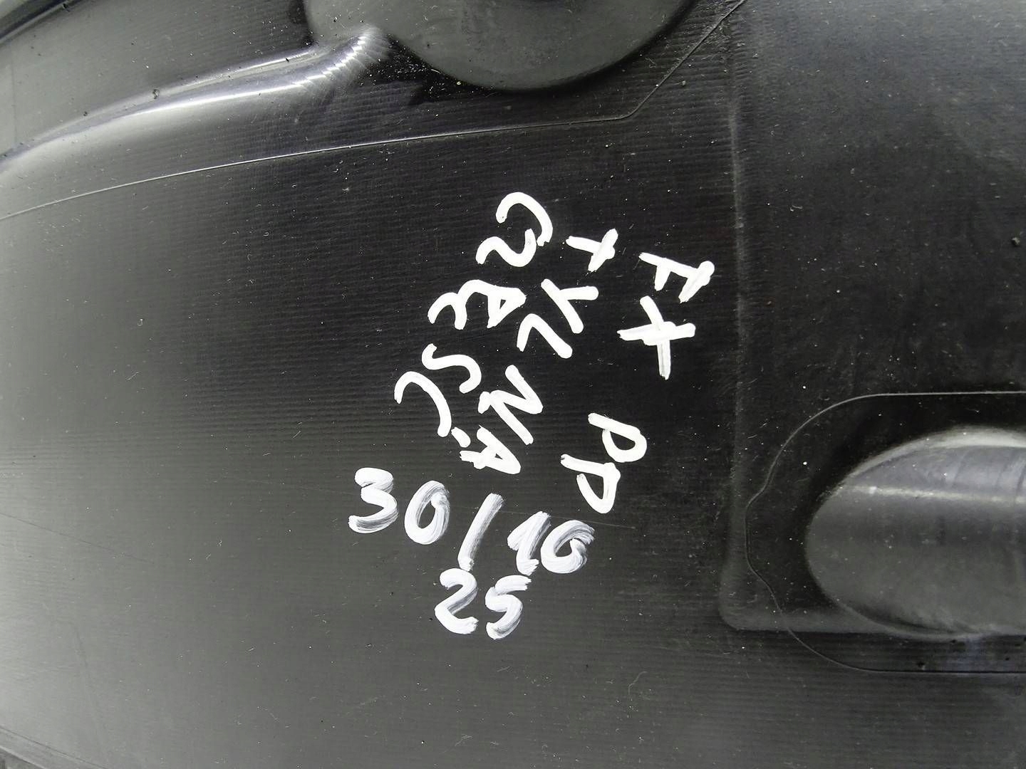 mudguard right front INFINITI QX70 FX50 FX35 638421CA0A