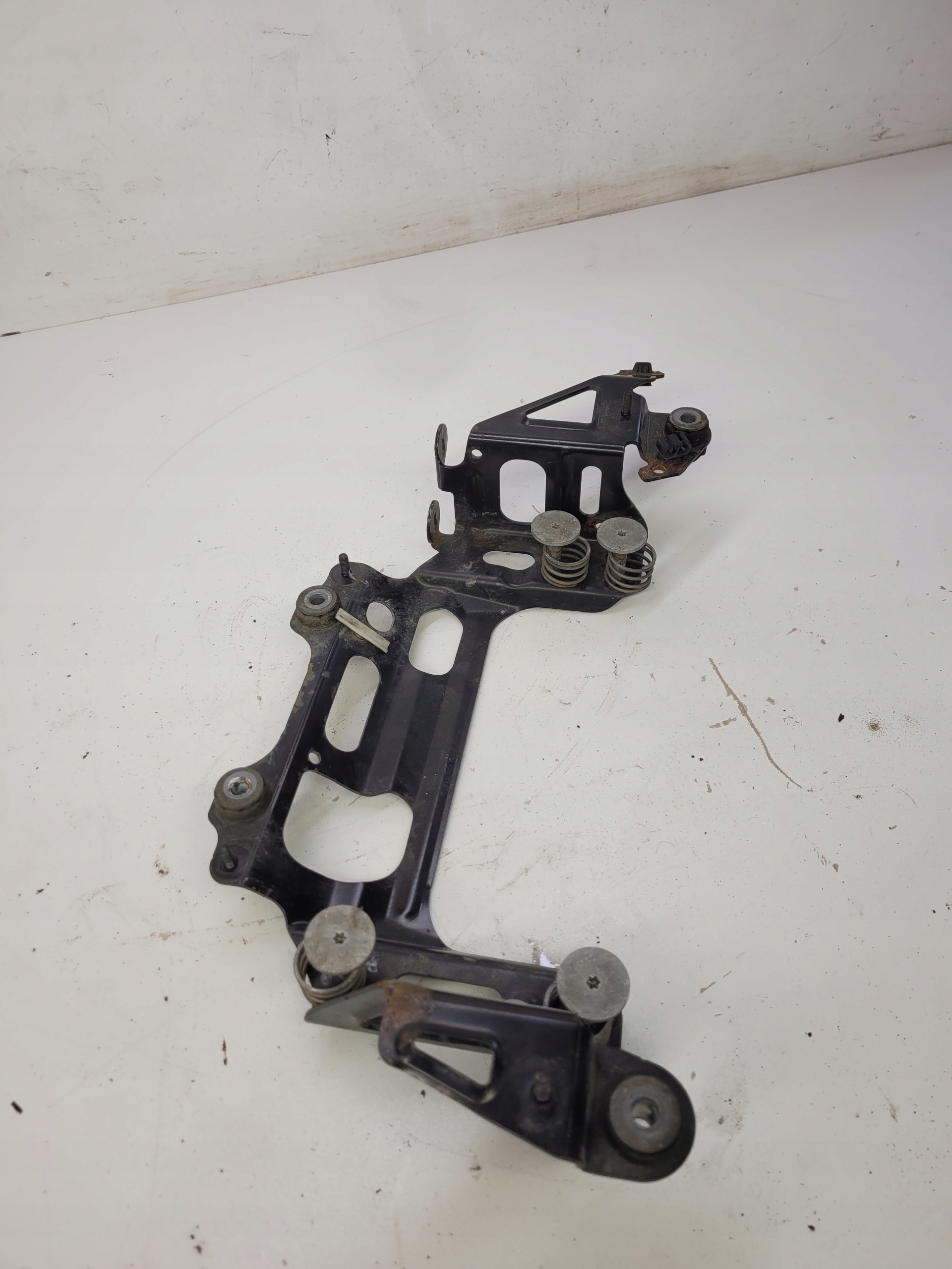 holder KOMPRESORA springing AUDI A8 4H0698999