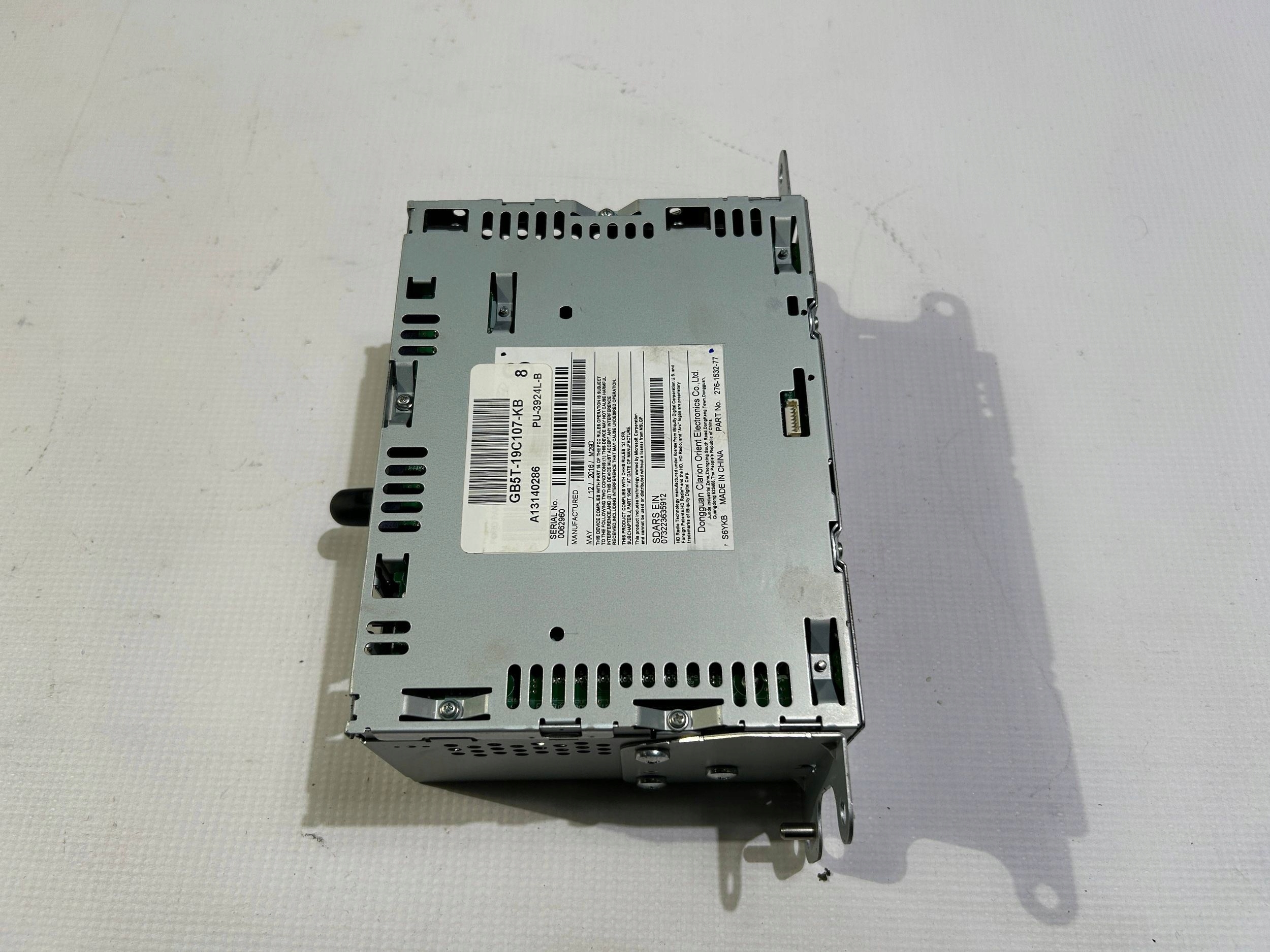 Radio odbiornik control unit module radia Ford Explorer V 2016