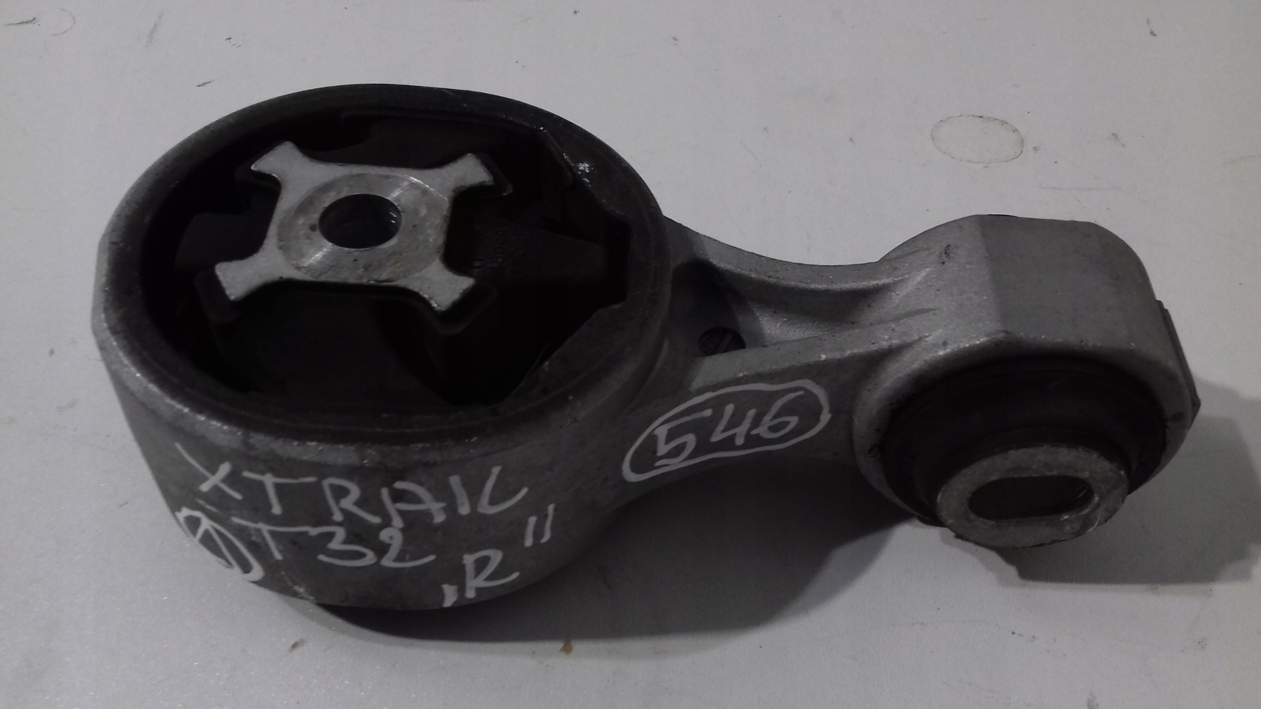 NISSAN X-TRAIL T32 holder engine mount right