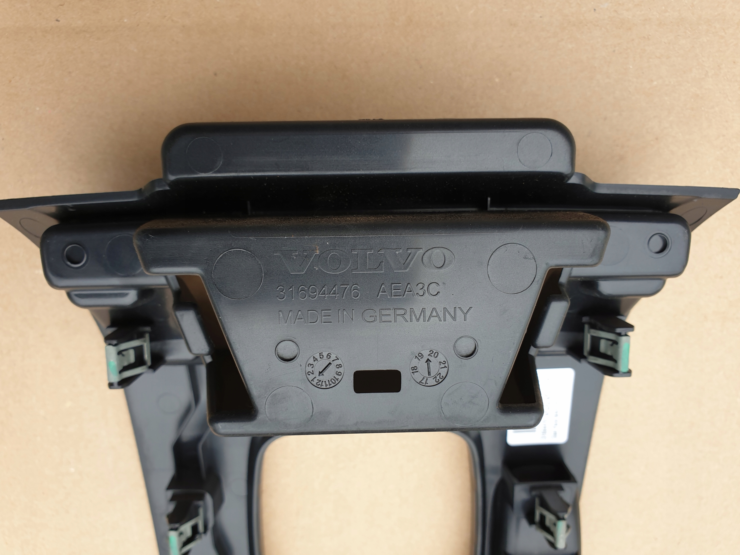 PANEL cover passenger compartment CUPHOLDER TUNELU SRODKOWEGO VOLVO XC40 OE
