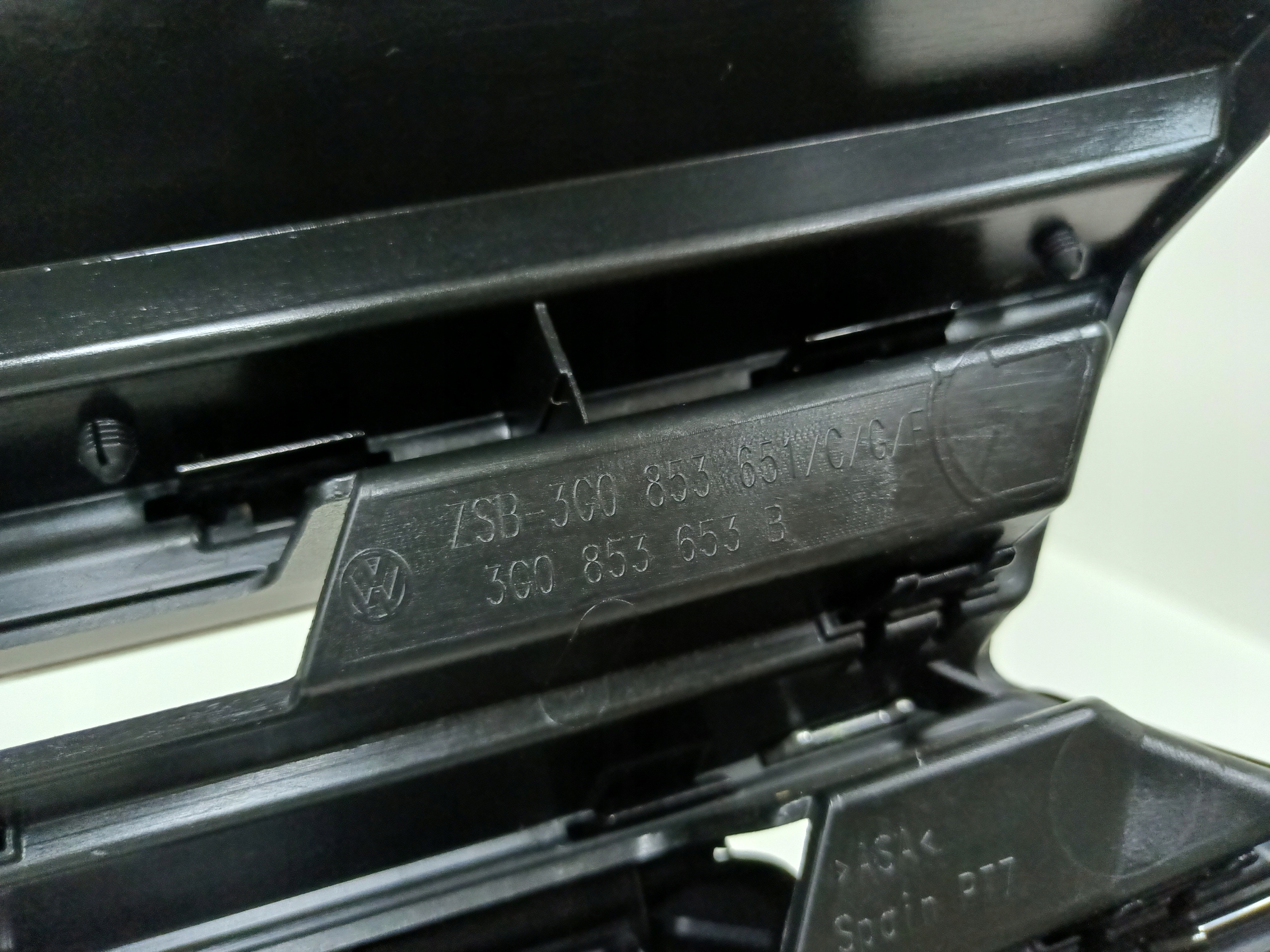 VW PASSAT B8 GTE 2015-2019 ATRAPA GRILL POD RADAR 3G0853651C ORYGINAŁ Wersja Europejska