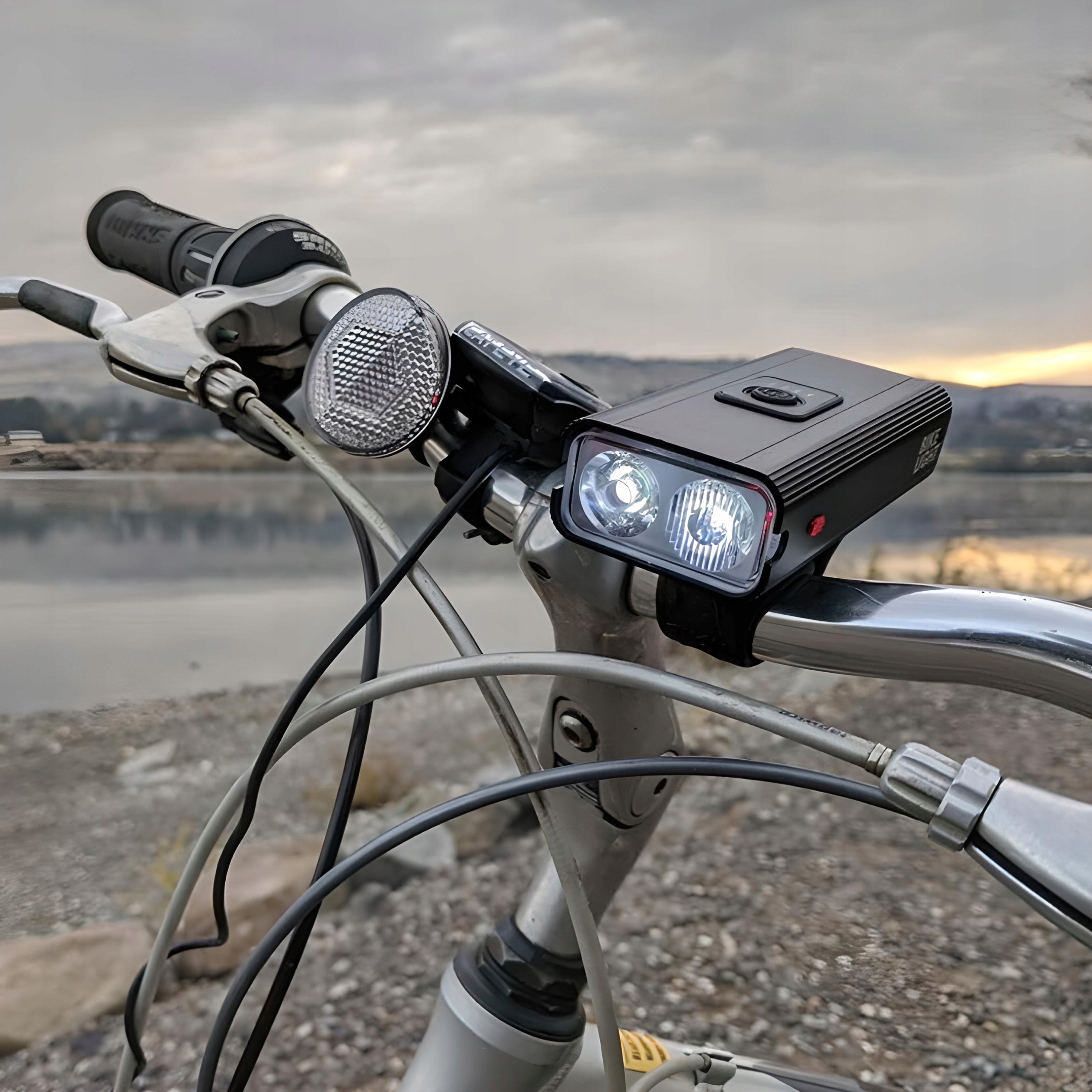 LAMPKA ROWEROWA LED PRZÓD NA USB MOCNA OŚWIETLENIE Źródło światła dioda LED