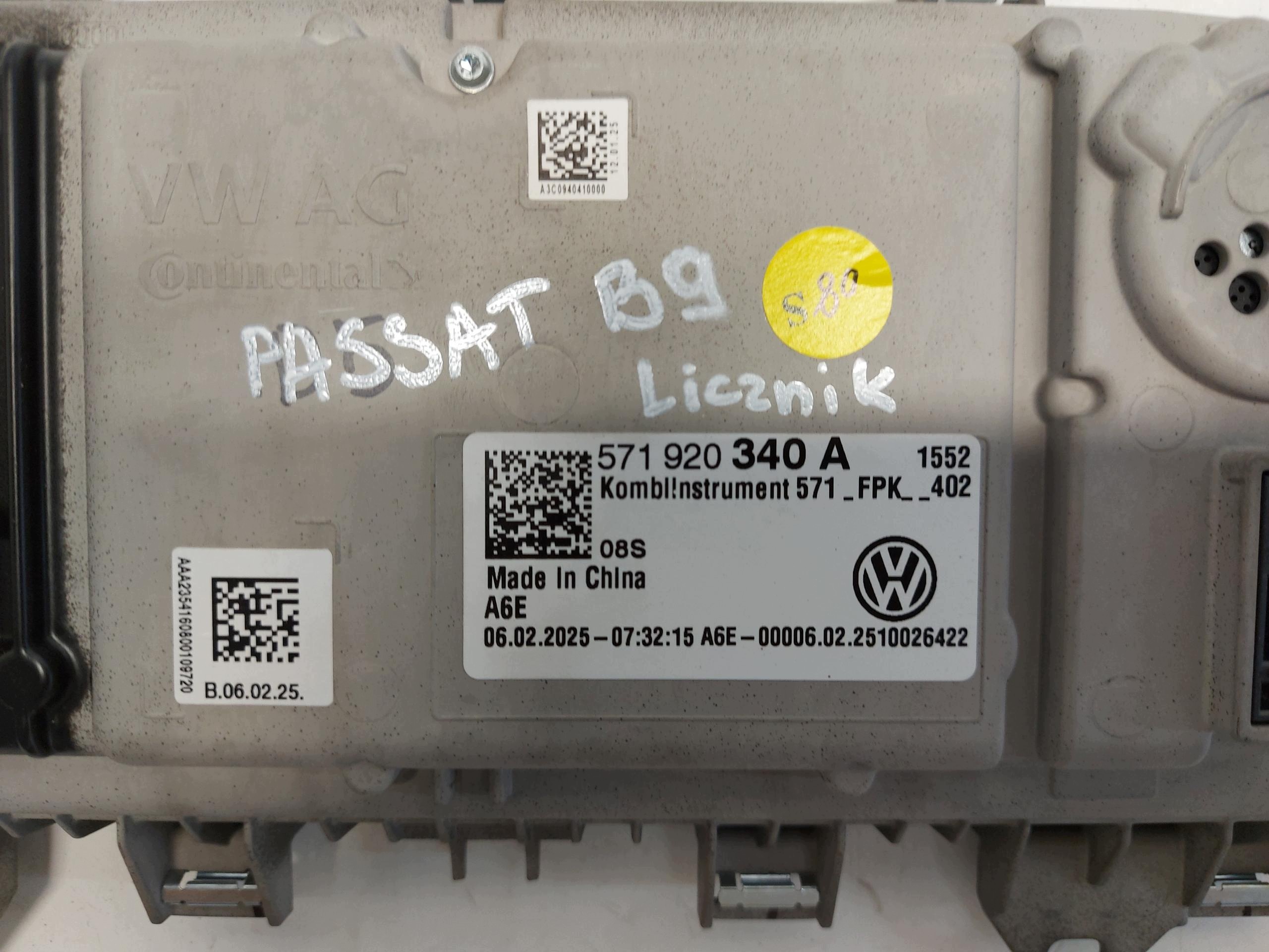 VW Passat R B9 3J0 2025r dials display 1.5 e-tsi 571920340