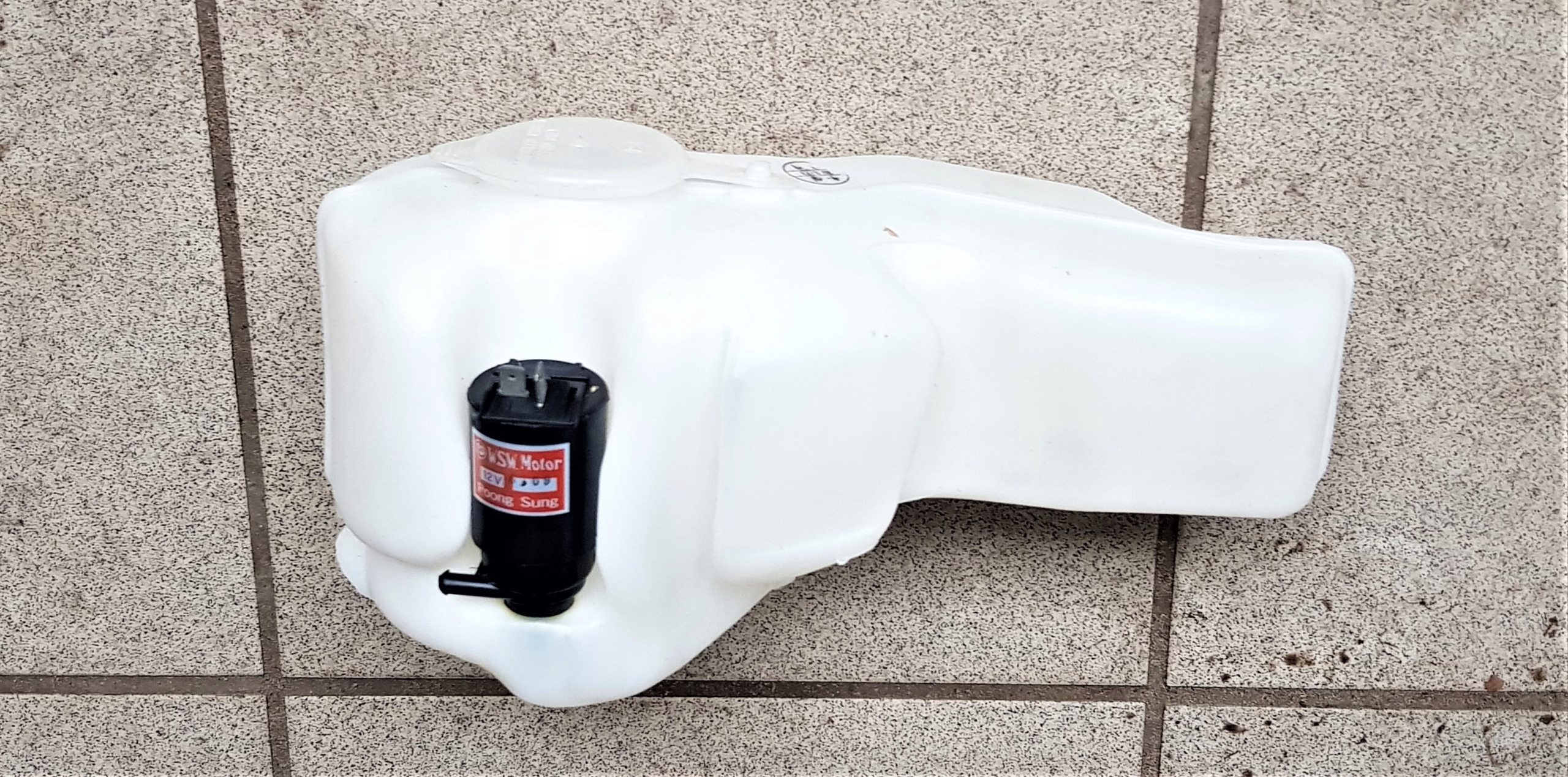 ZBIORNIK SPRYSKIWACZA DAEWOO ESPERO BEZ ABS