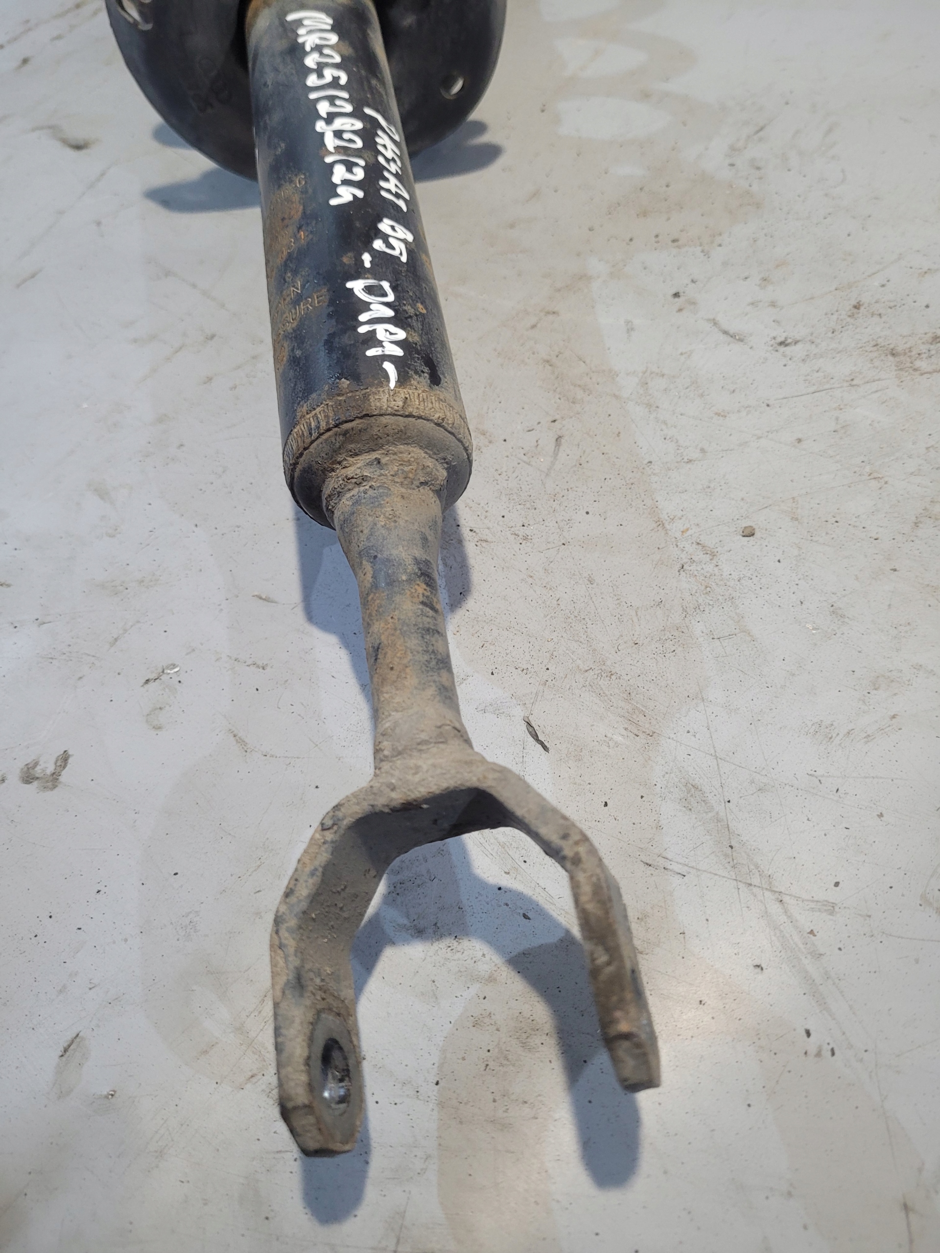 shock absorber McPherson right front + holder VOLKSWAGEN PASSAT B5 97r.