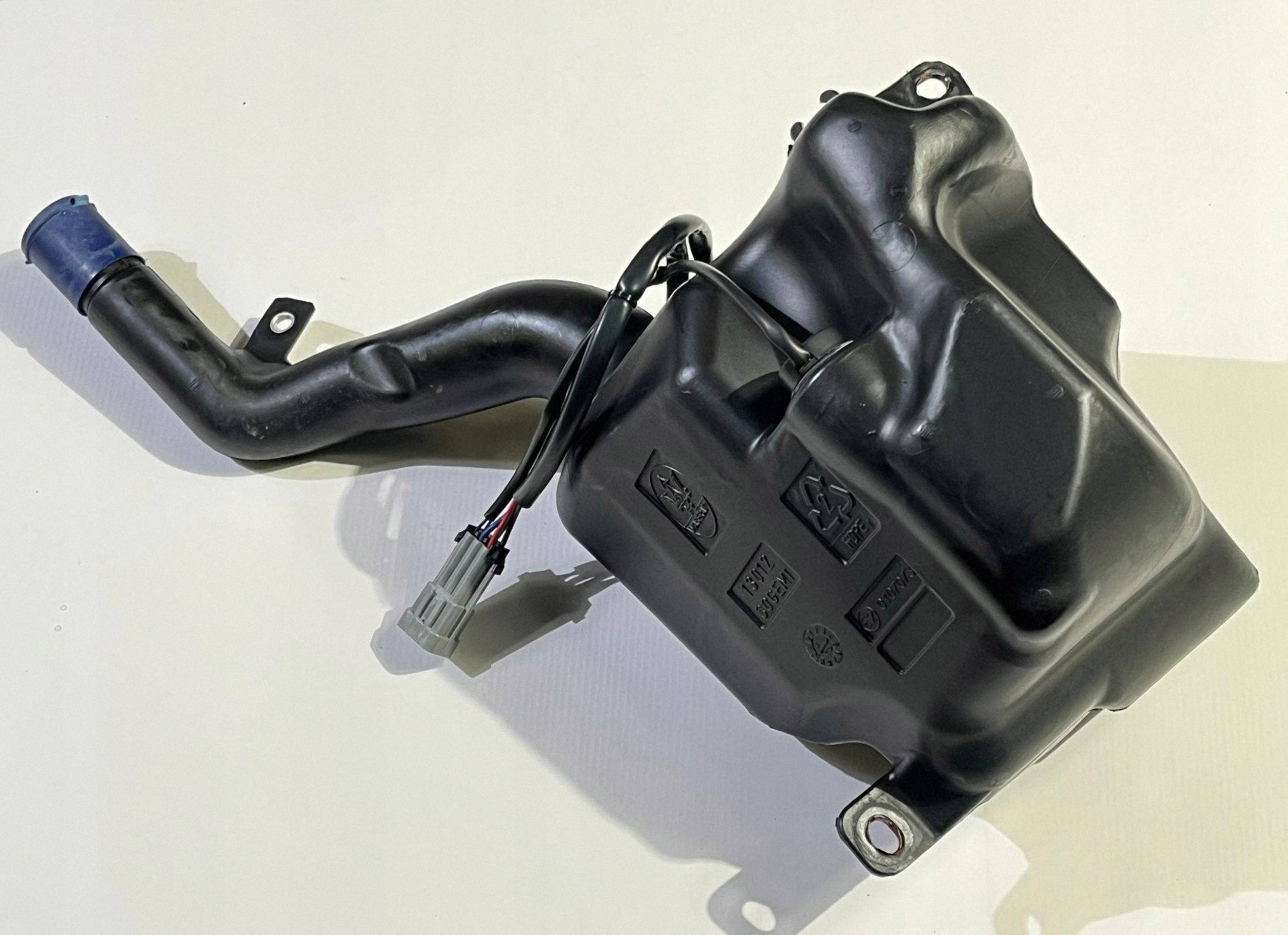 tank pump washers Maserati GranTurismo 2008
