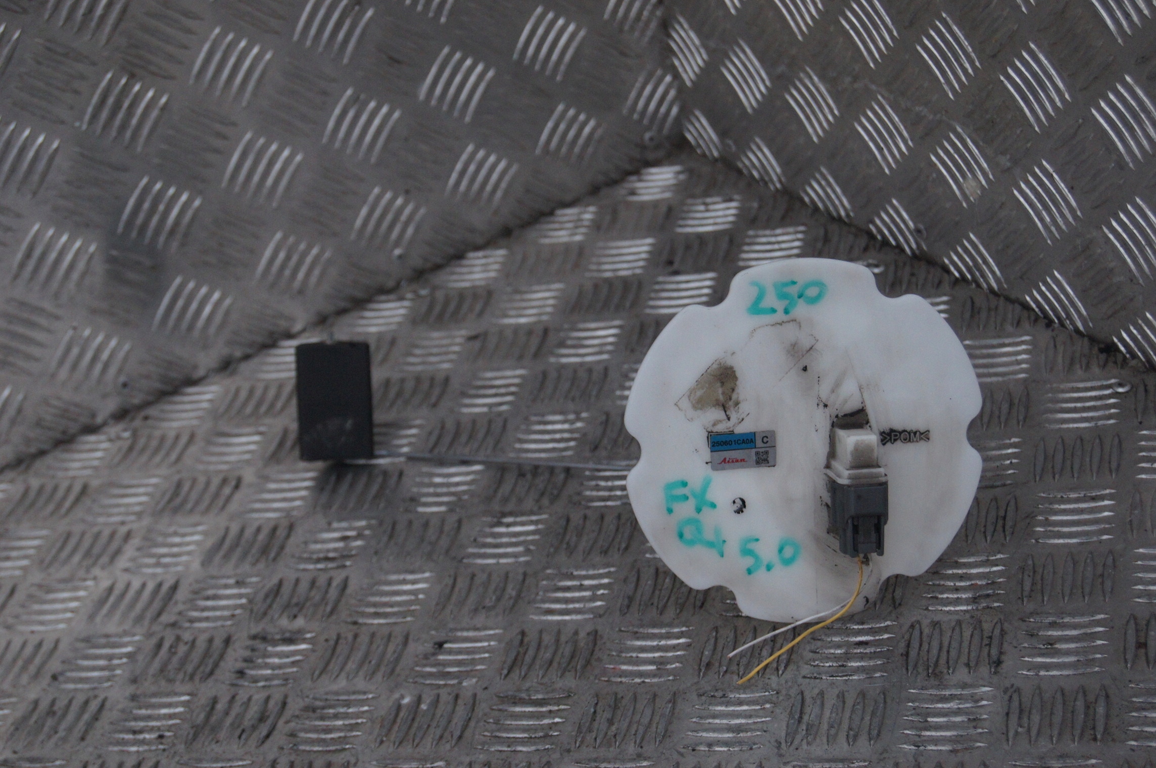 Infiniti FX50 QX70 pływak czujnik paliwa 5.0