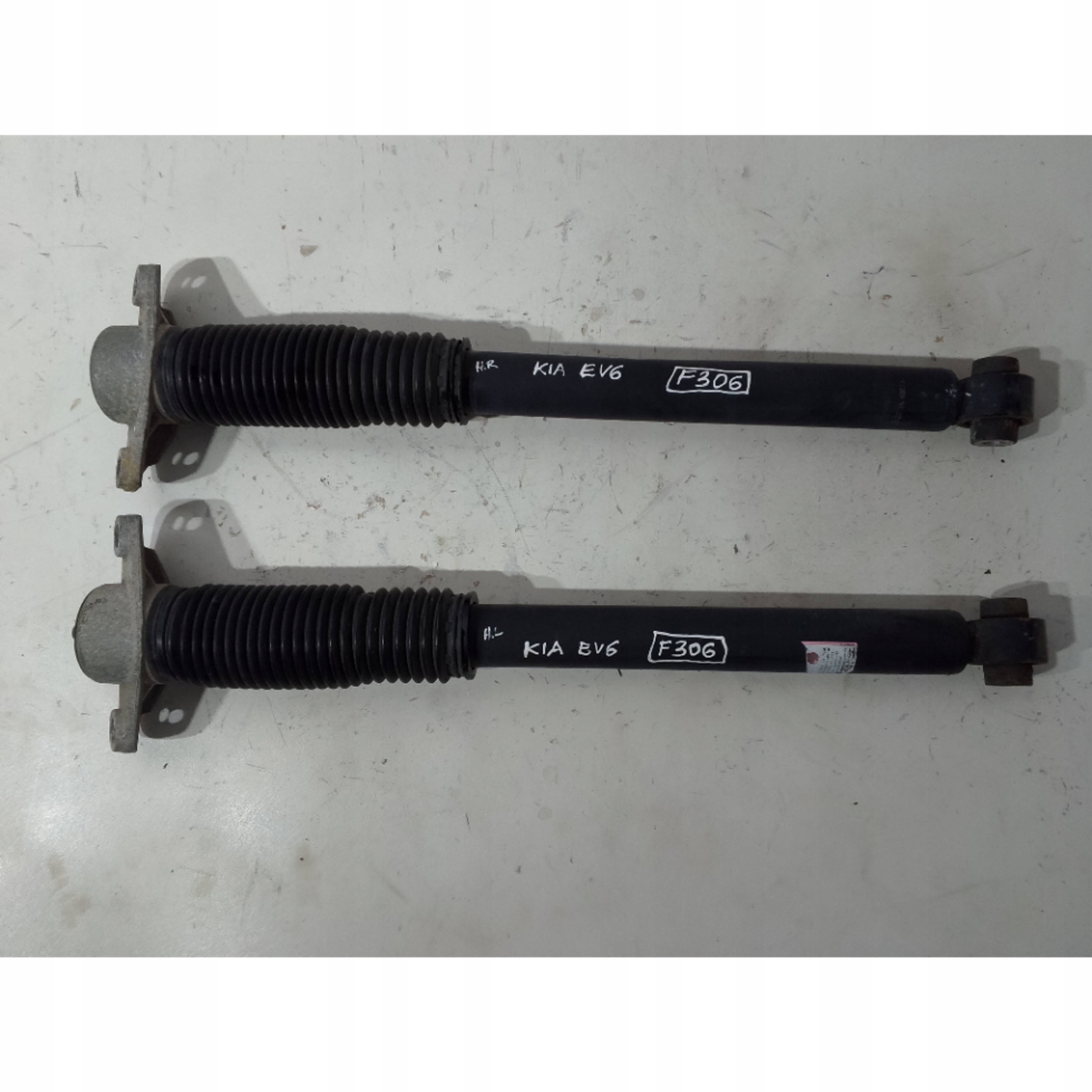 Kia EV6 shock absorbers rear. (F306)