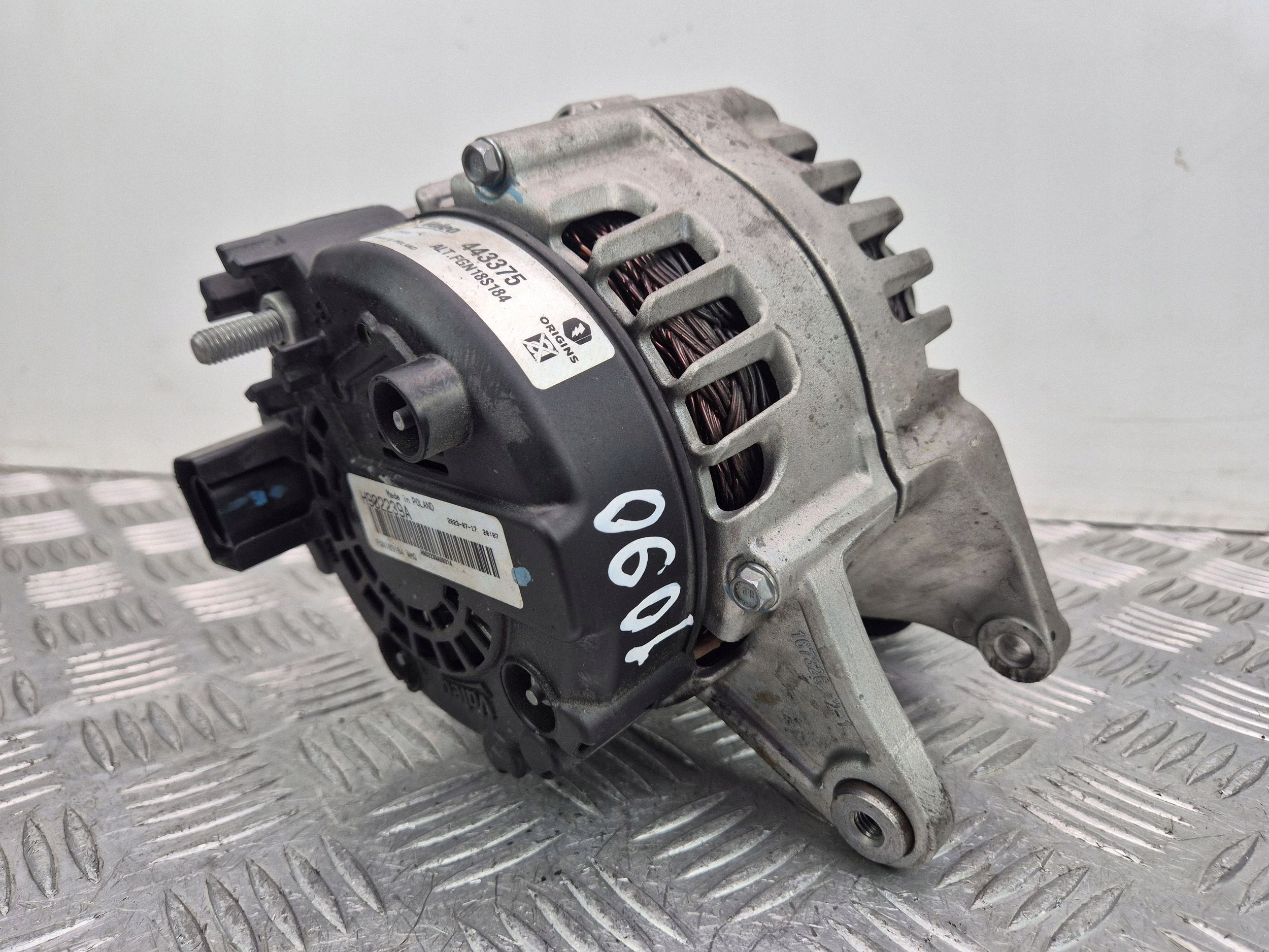Mercedes E250 W212 2.0 Alternator A0009060922