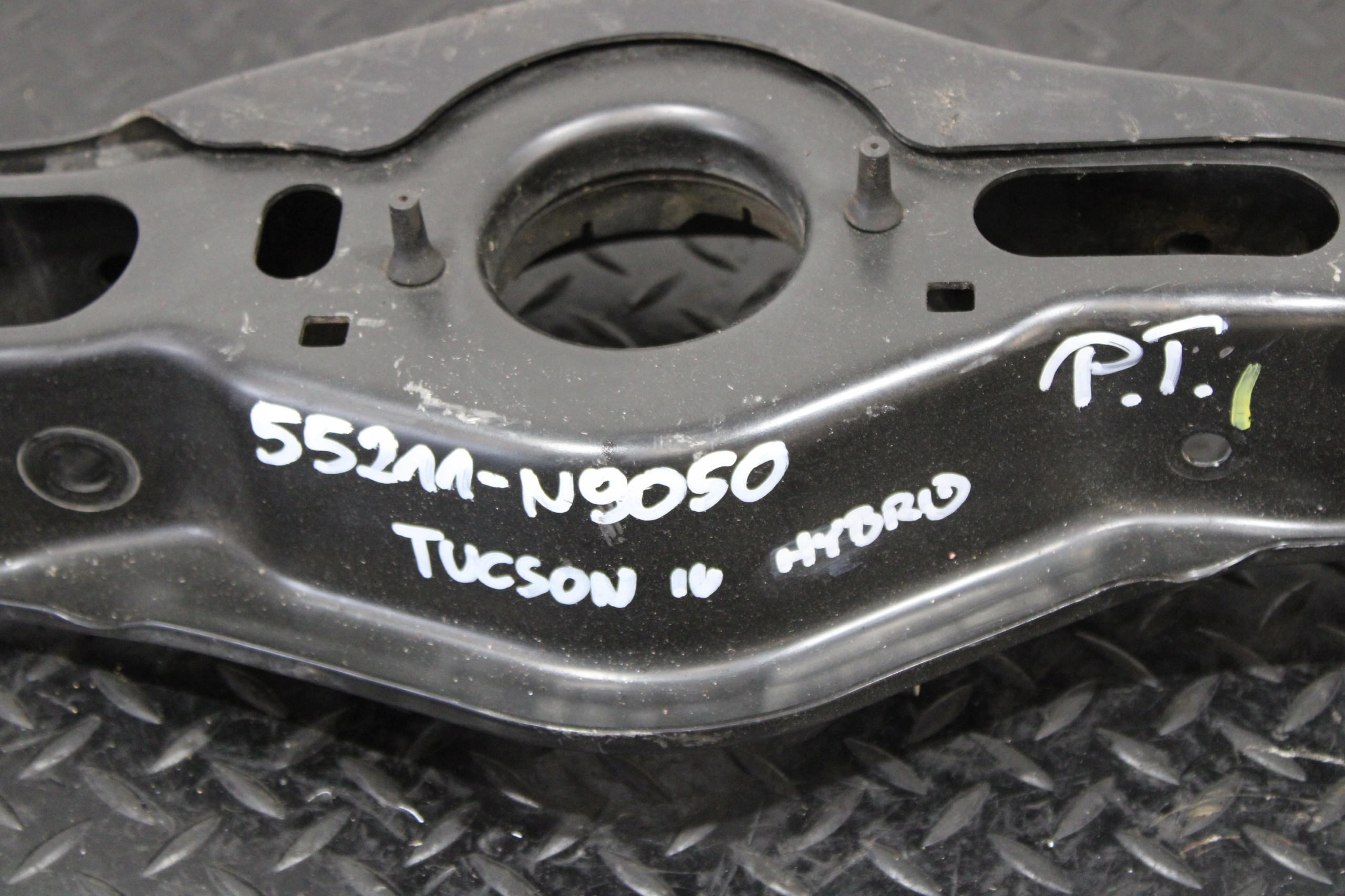 Querlenker rechts heck HYUNDAI TUCSON IV 4 55211-N9050