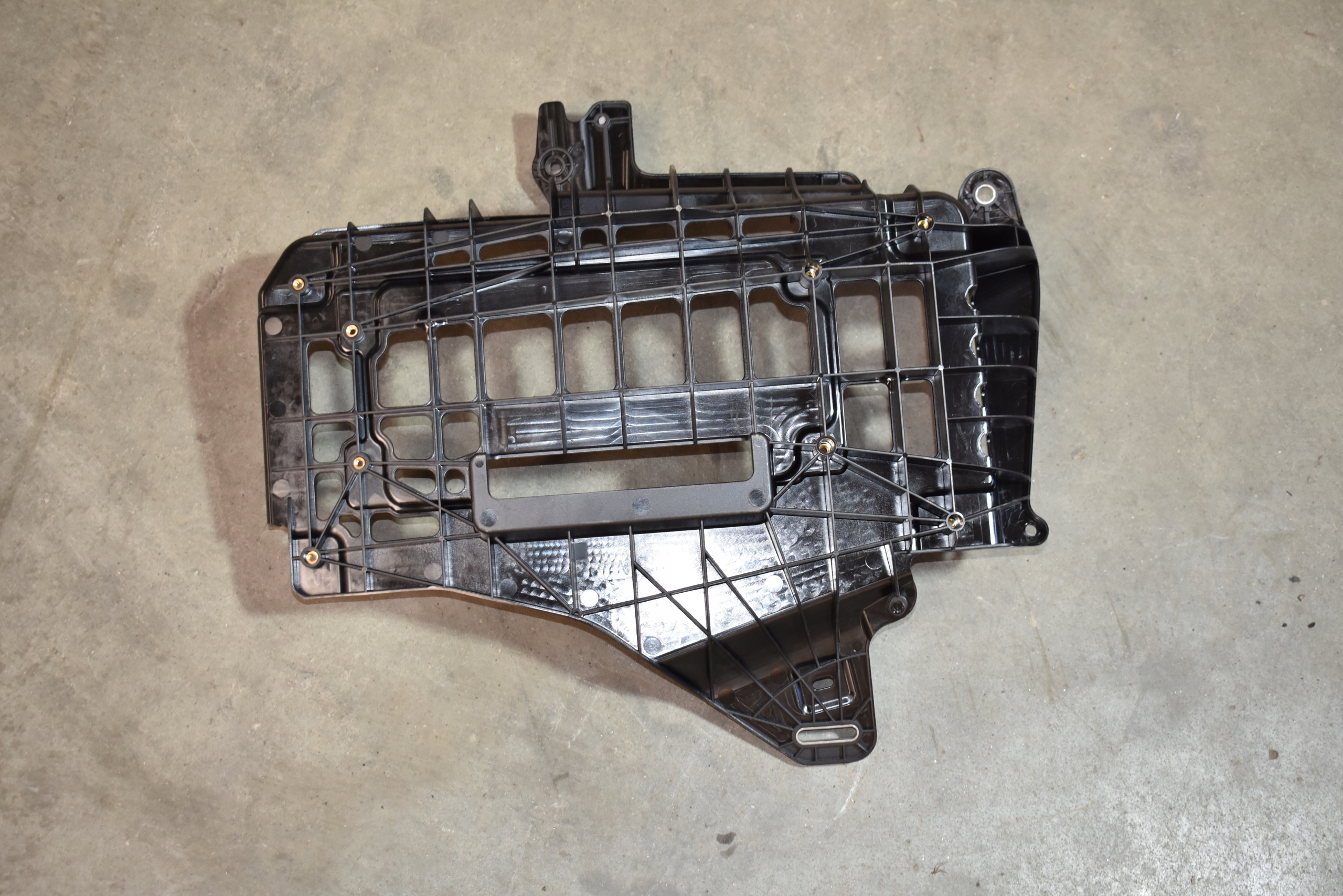 IDEALNE holder BOOSTERA BMW G70 1