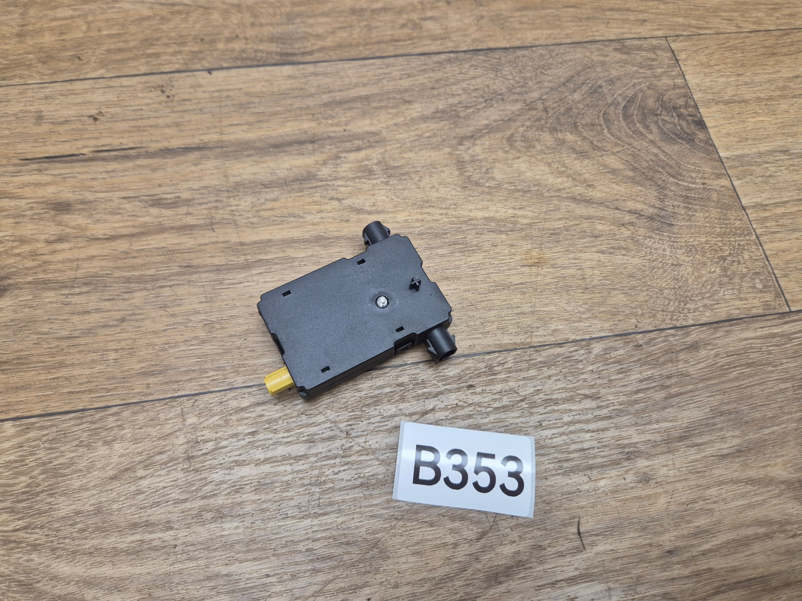 BMW 3 G20 antenna amplifier module ELIMINATOR SZEREGOWY 6835153
