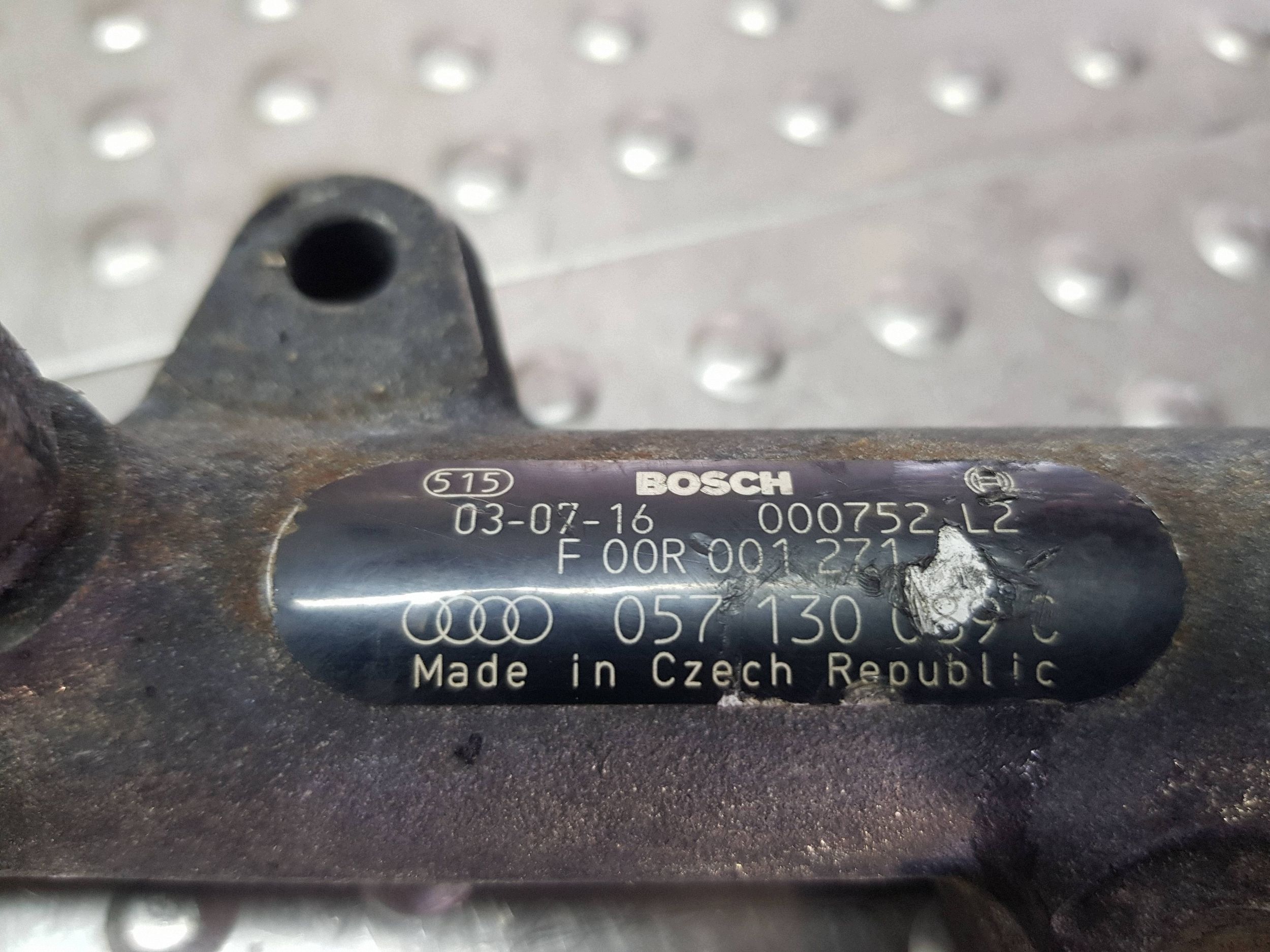 injection ramp left 057130089C AUDI A8 D3 4.0 V8 TDI