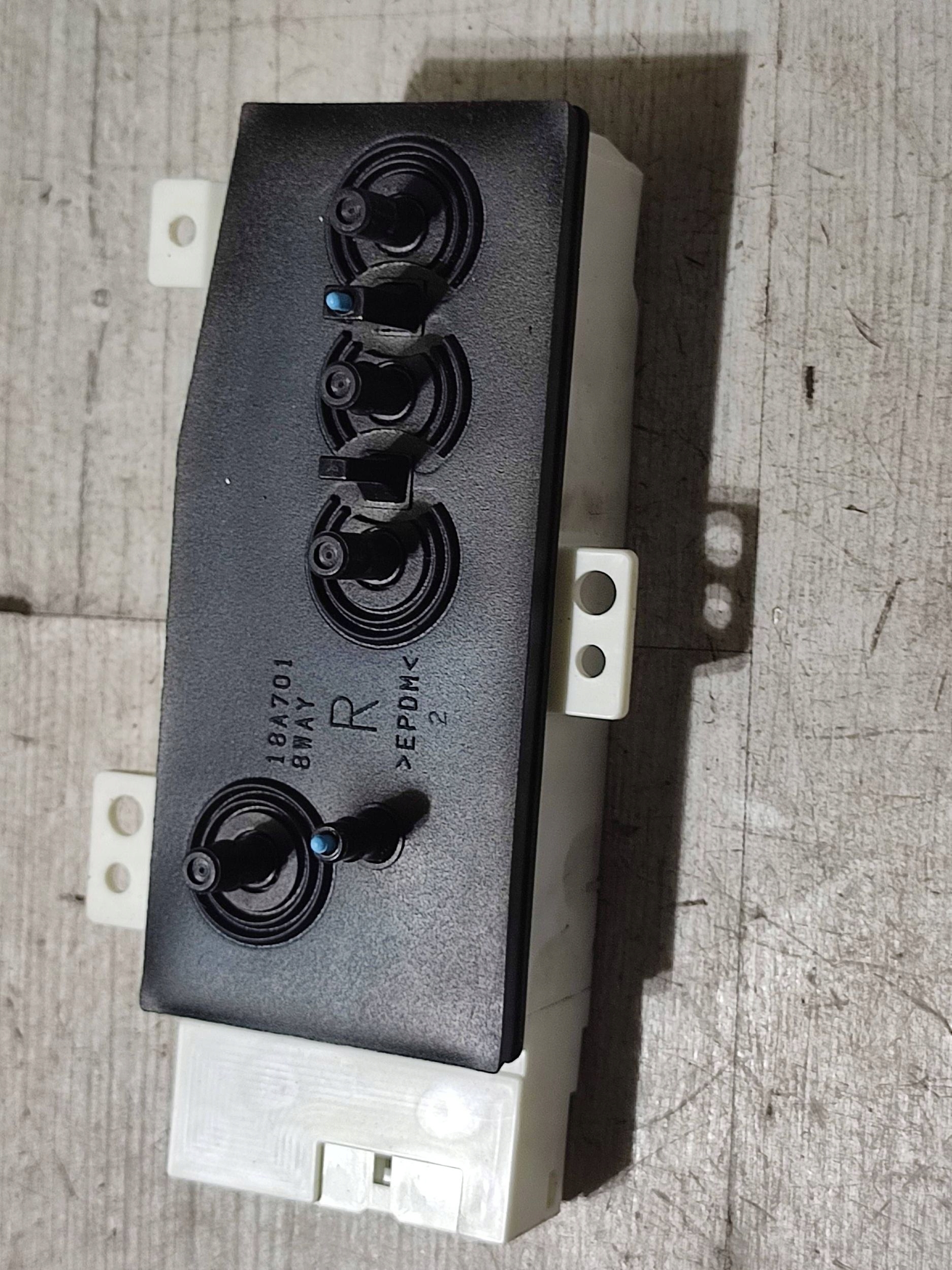 Lexus RC 2019 front side right button of control seat
