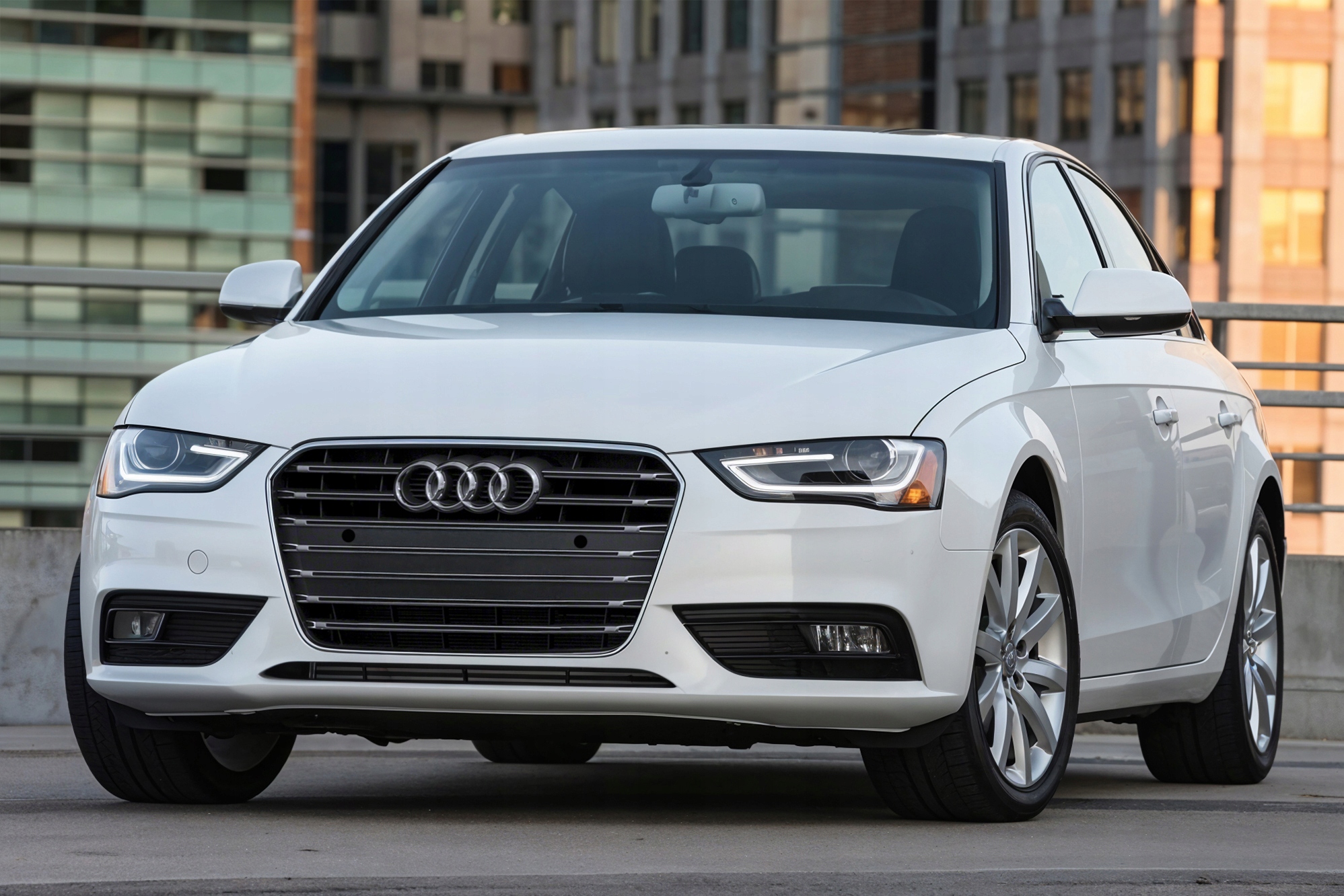 AUDI A4 / S4 B8 2011-2015 PO FACELIFTINGU ATRAPA GRILL STYLIZACJA NA S4 Producent części Inny