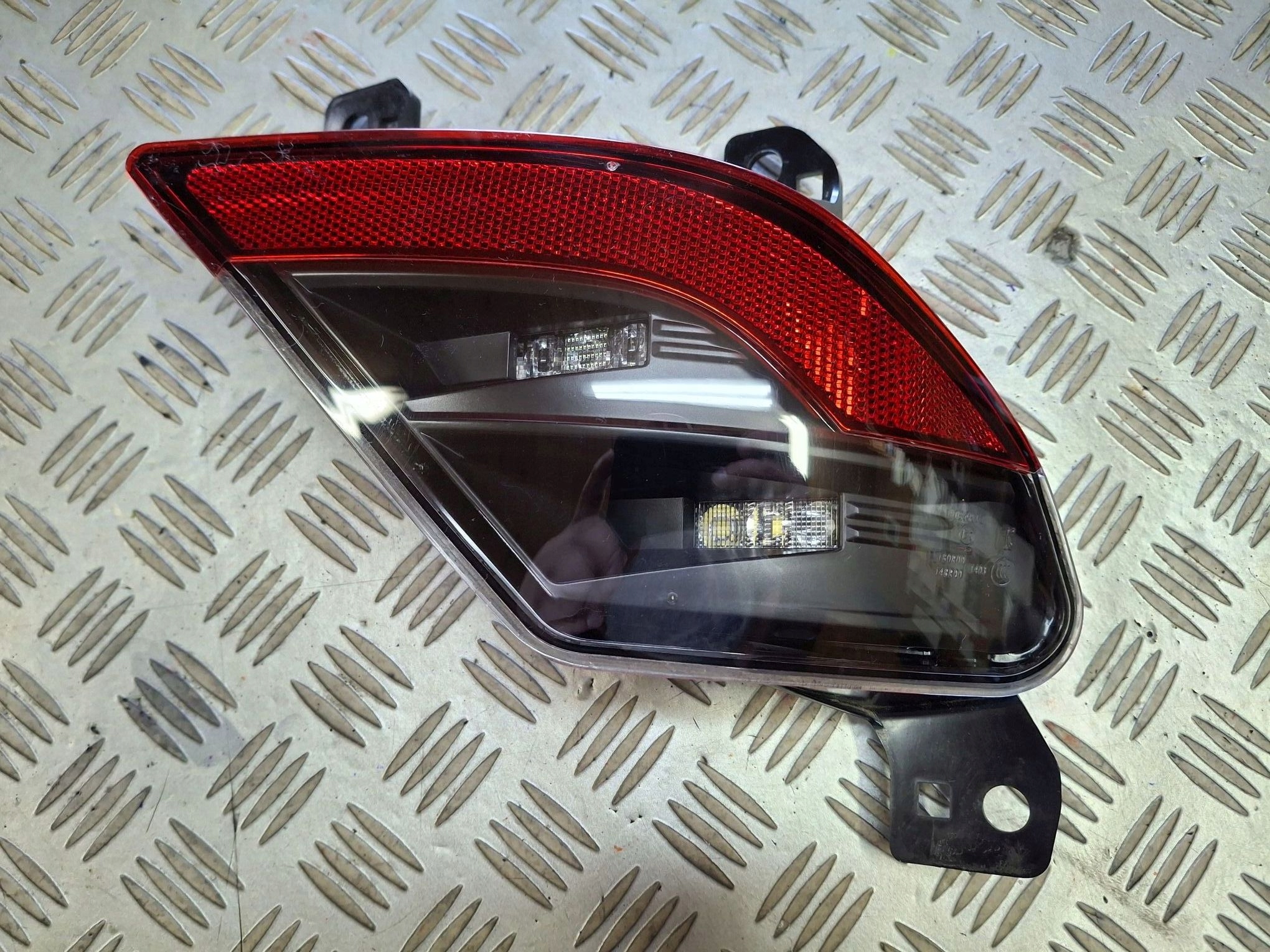 RENAULT AUSTRAL 2022 -> light light PRZECIWMGIELNE rear part right