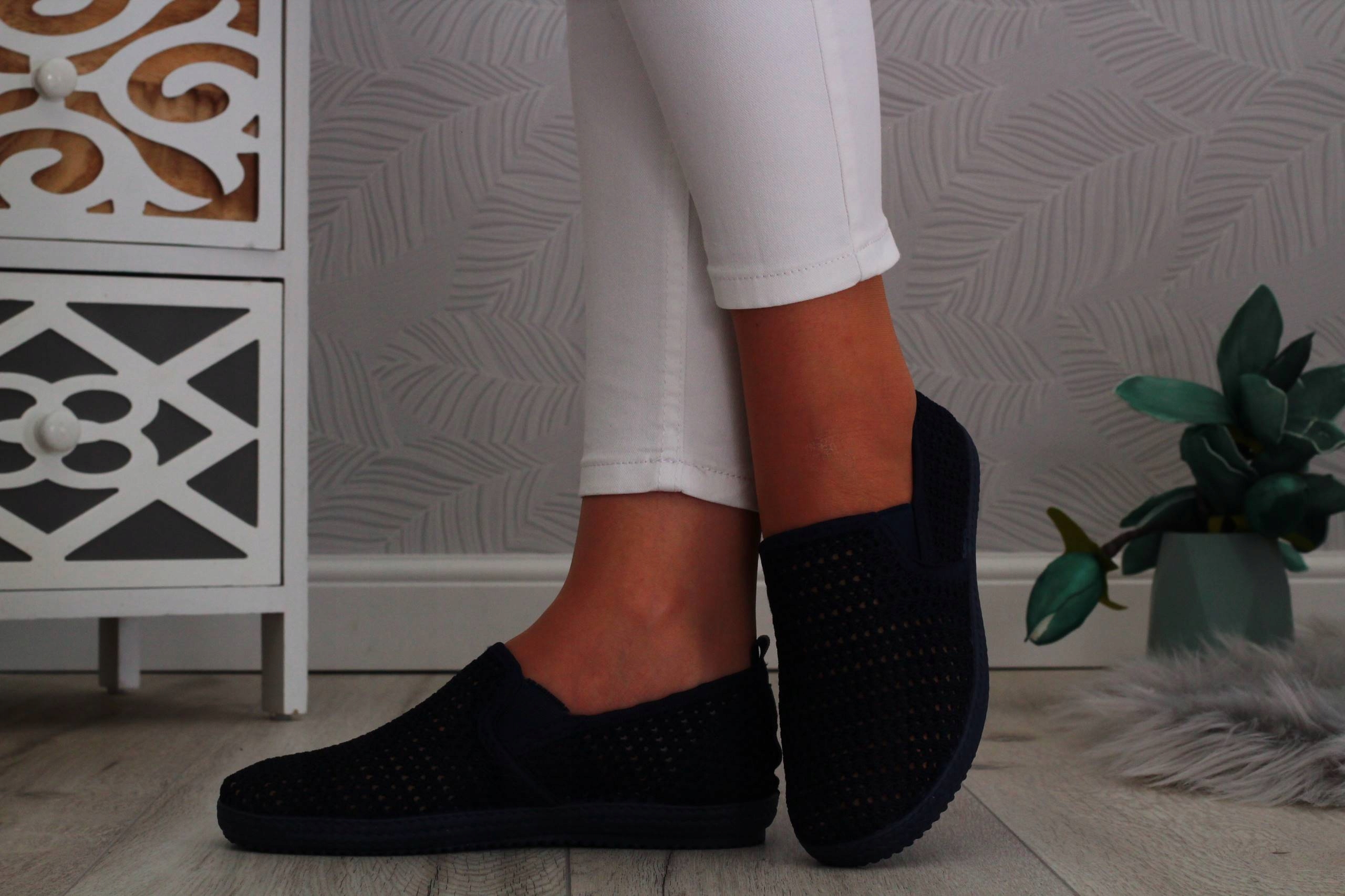 LECIUTKIE BUTY ADIDASY SPORTOWE TRAMPKI WCIĄGANE Rozmiar 42