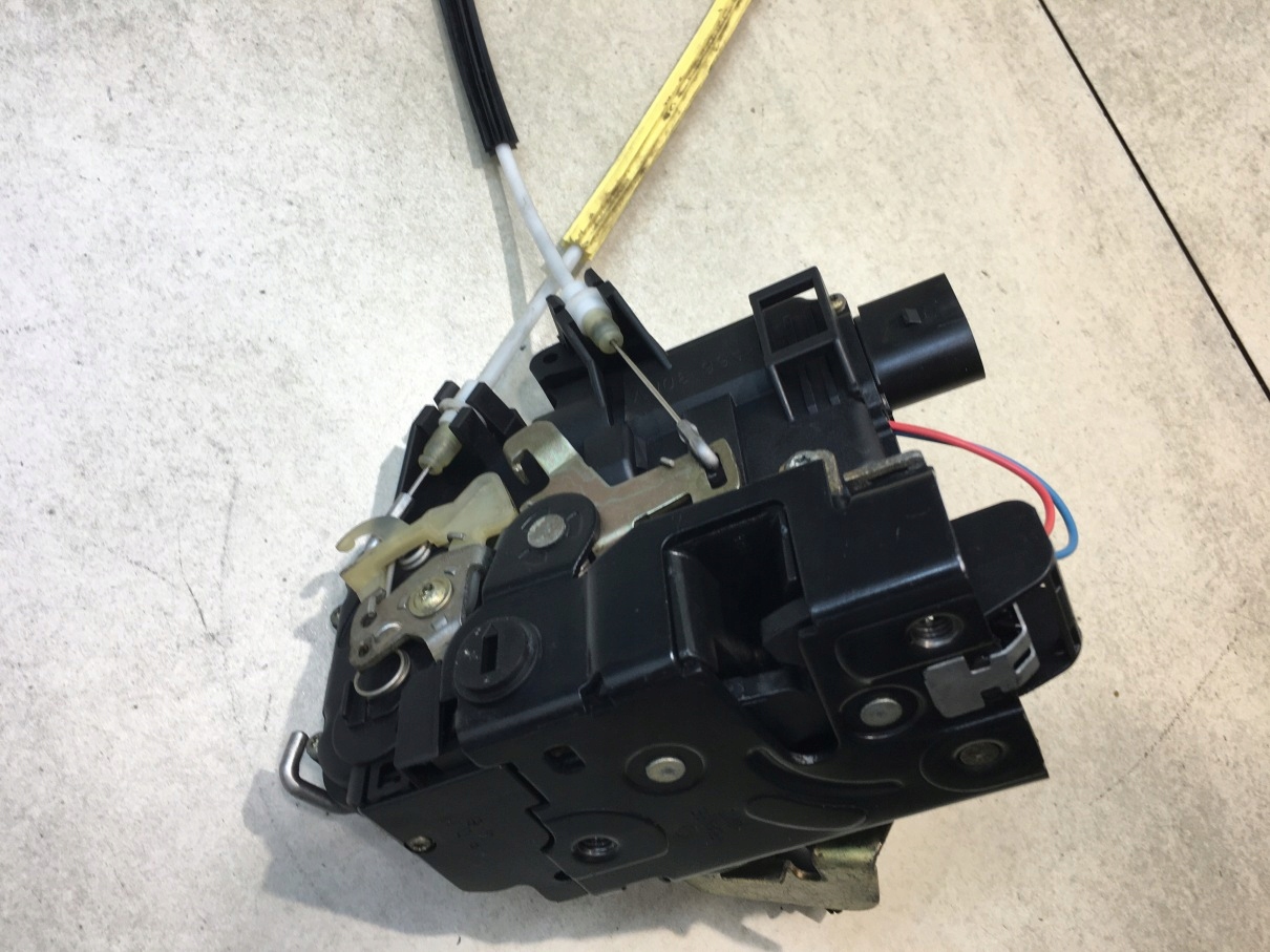 Schloß Tür links heck AUDI A6 C5 7 PIN
