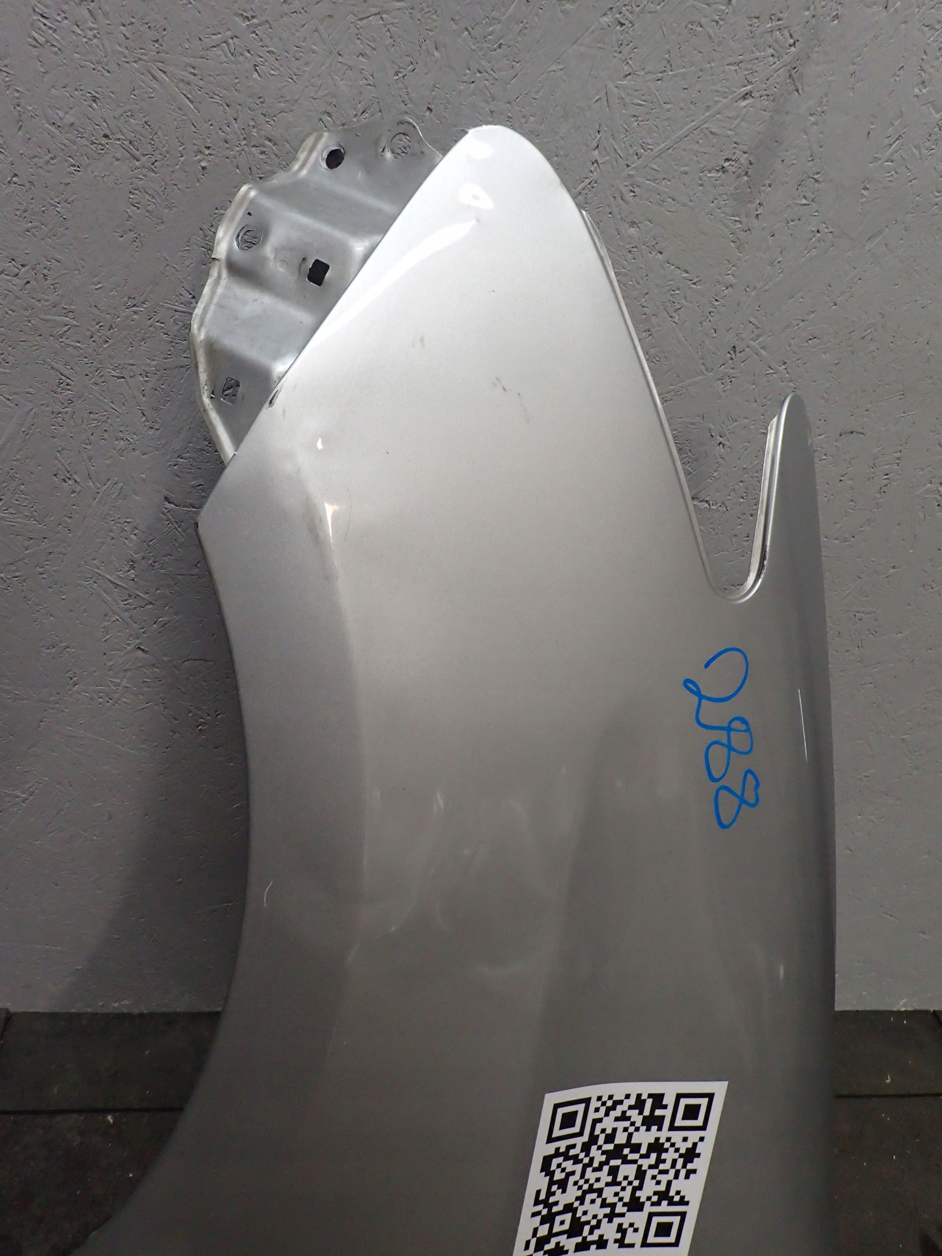 fender front left TOYOTA PRIUS plus +