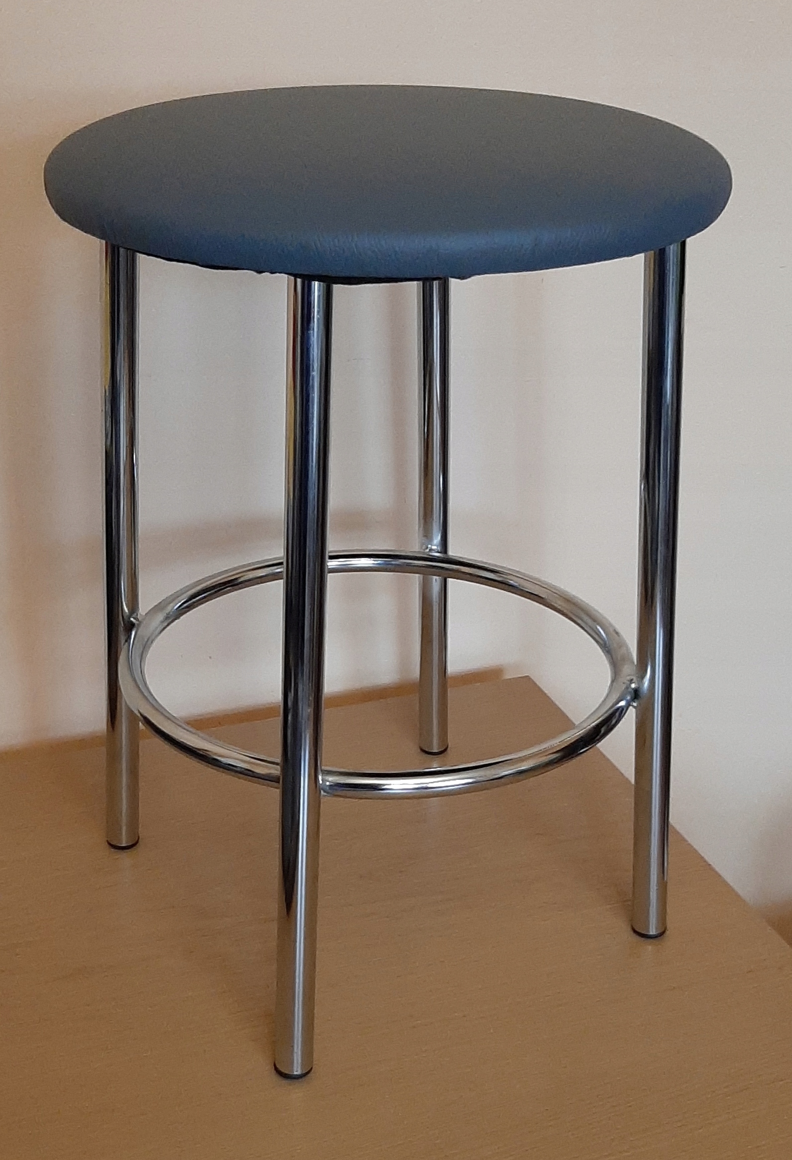 

Taboret chromowy Jopek szary Eko. Do kuchni.