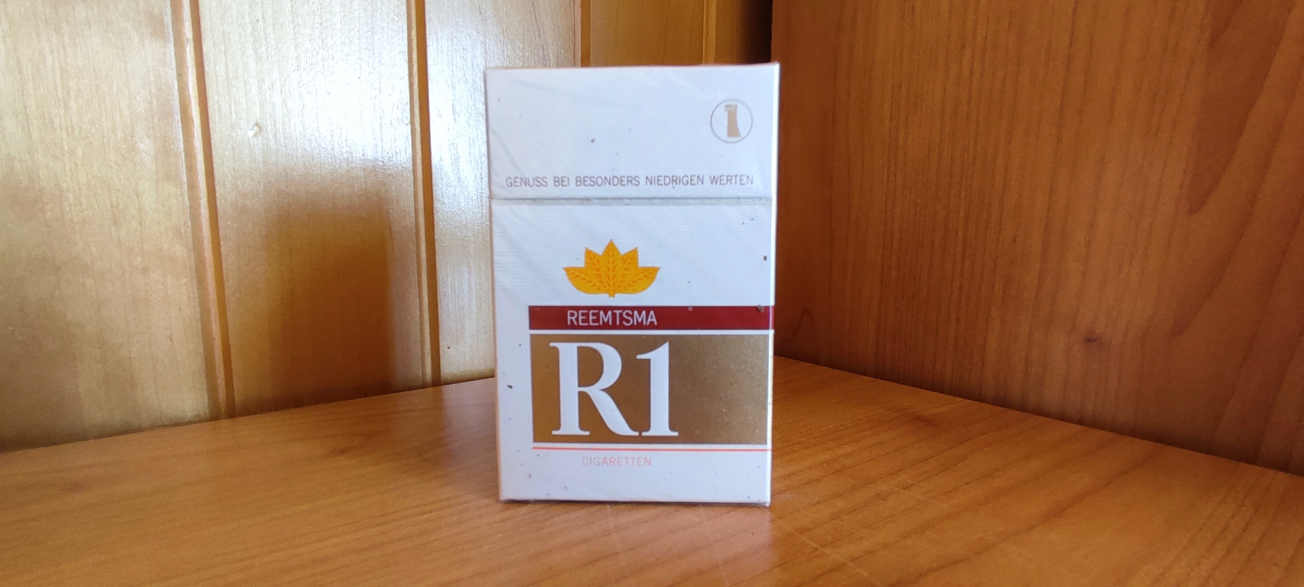 Kolekcjonerskie pudełko po papierosach R1 PEWEX PRL