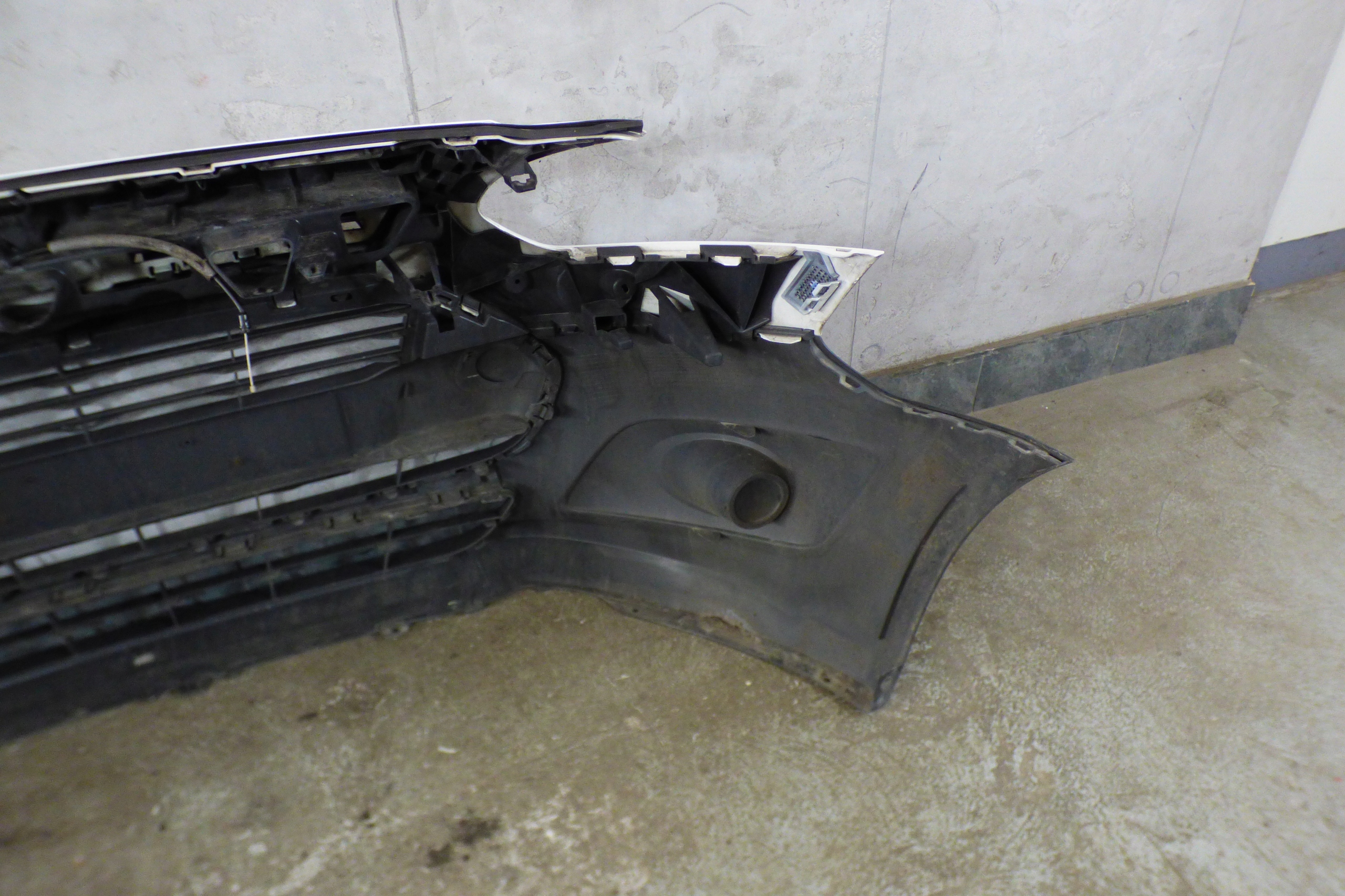 bumper front lakier 5D FROZEN WHITE FORD TRANSIT CONNECT II MK2