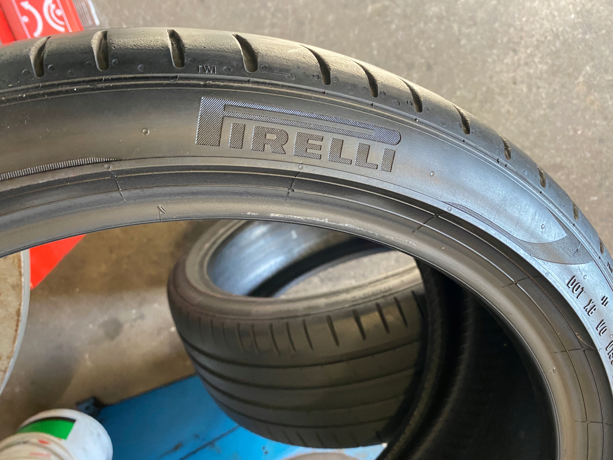 2 tyres summer 235/35R19 Pirelli P ZERO PZ4 5,5mm